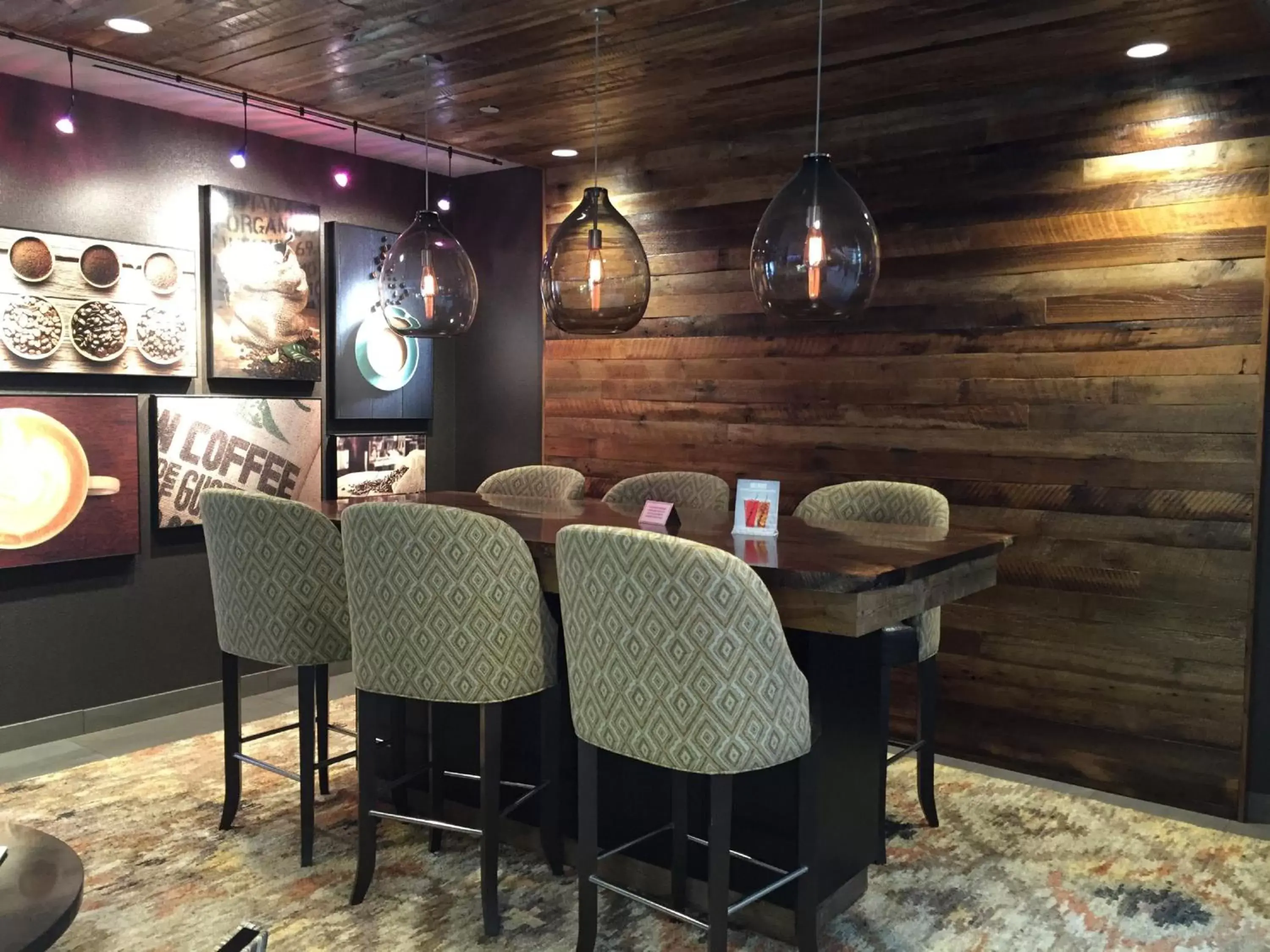 Restaurant/places to eat in University Plaza Hotel Restaurant/places to eat in University Plaza Hotel