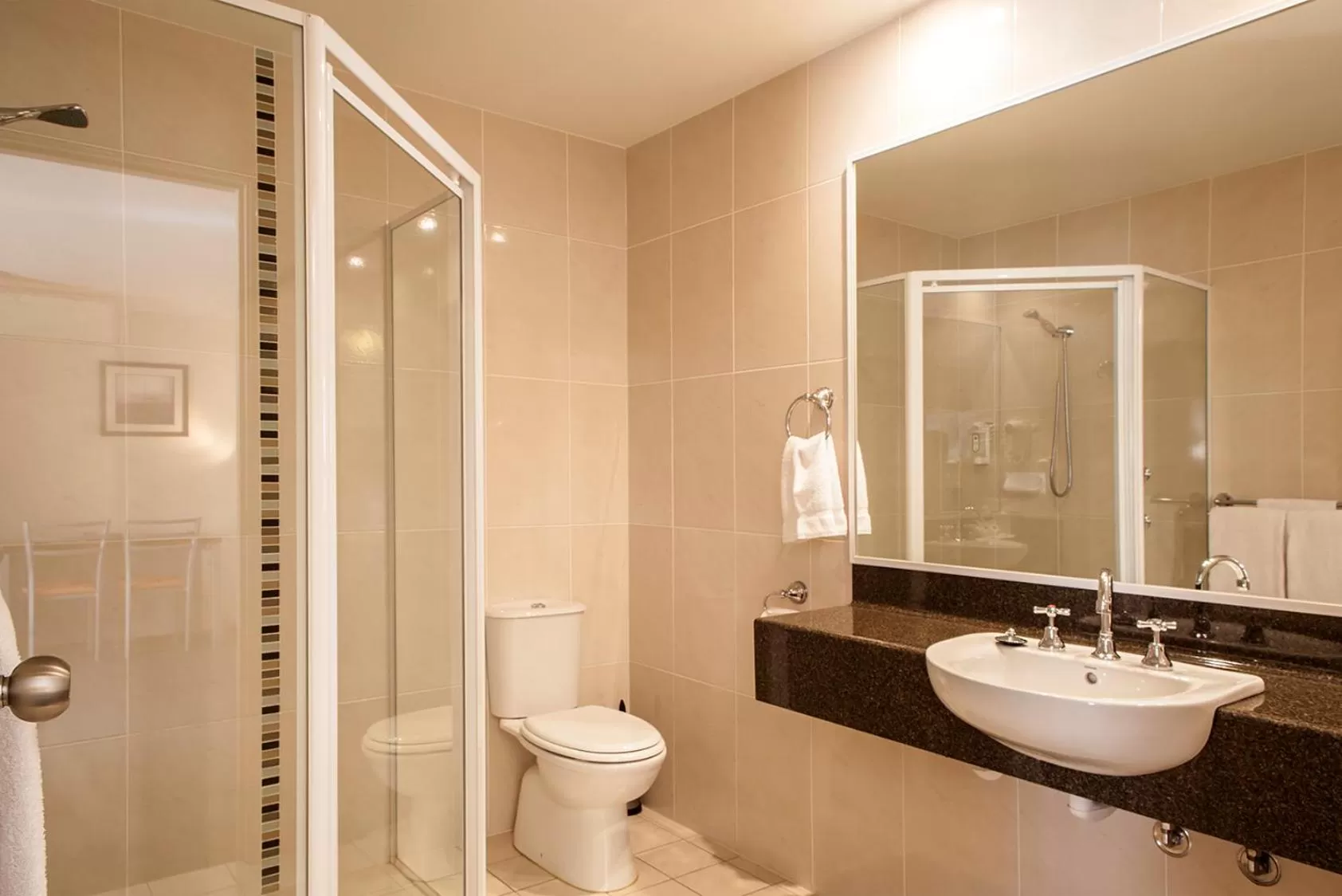 Bathroom in Mandarin Motel