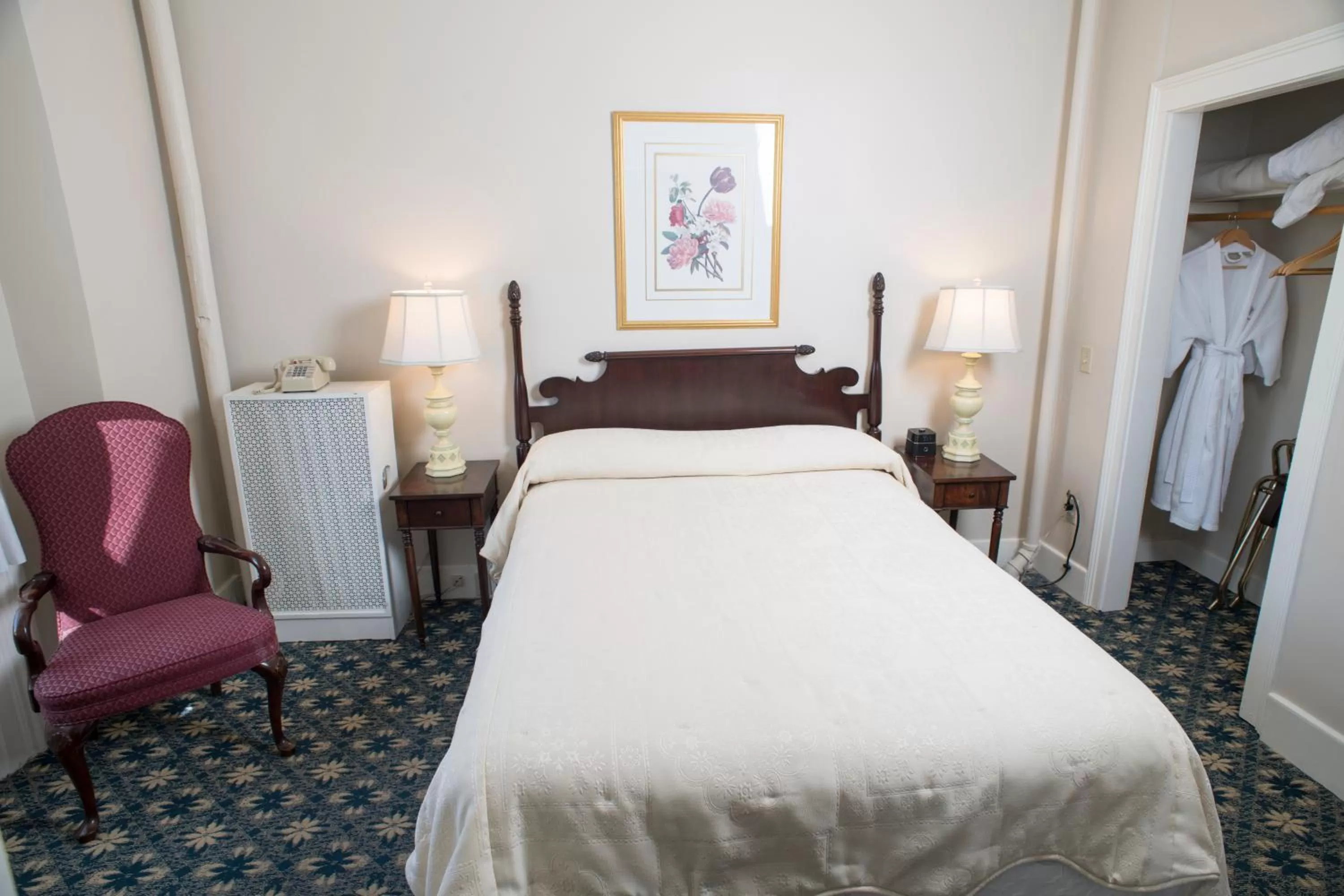 Bedroom, Bed in Middlebury Inn