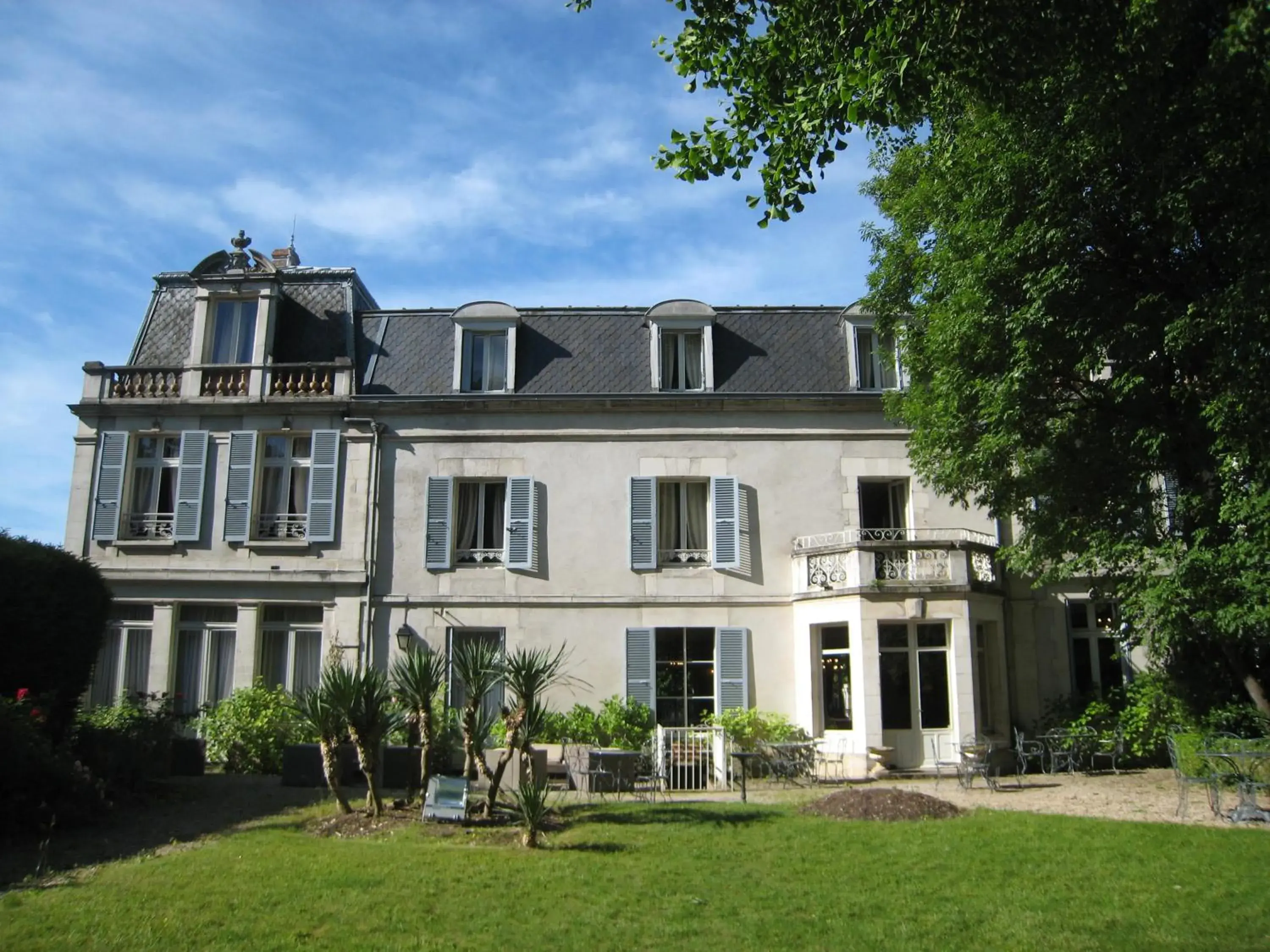 Property Building in Hôtel Les Maréchaux