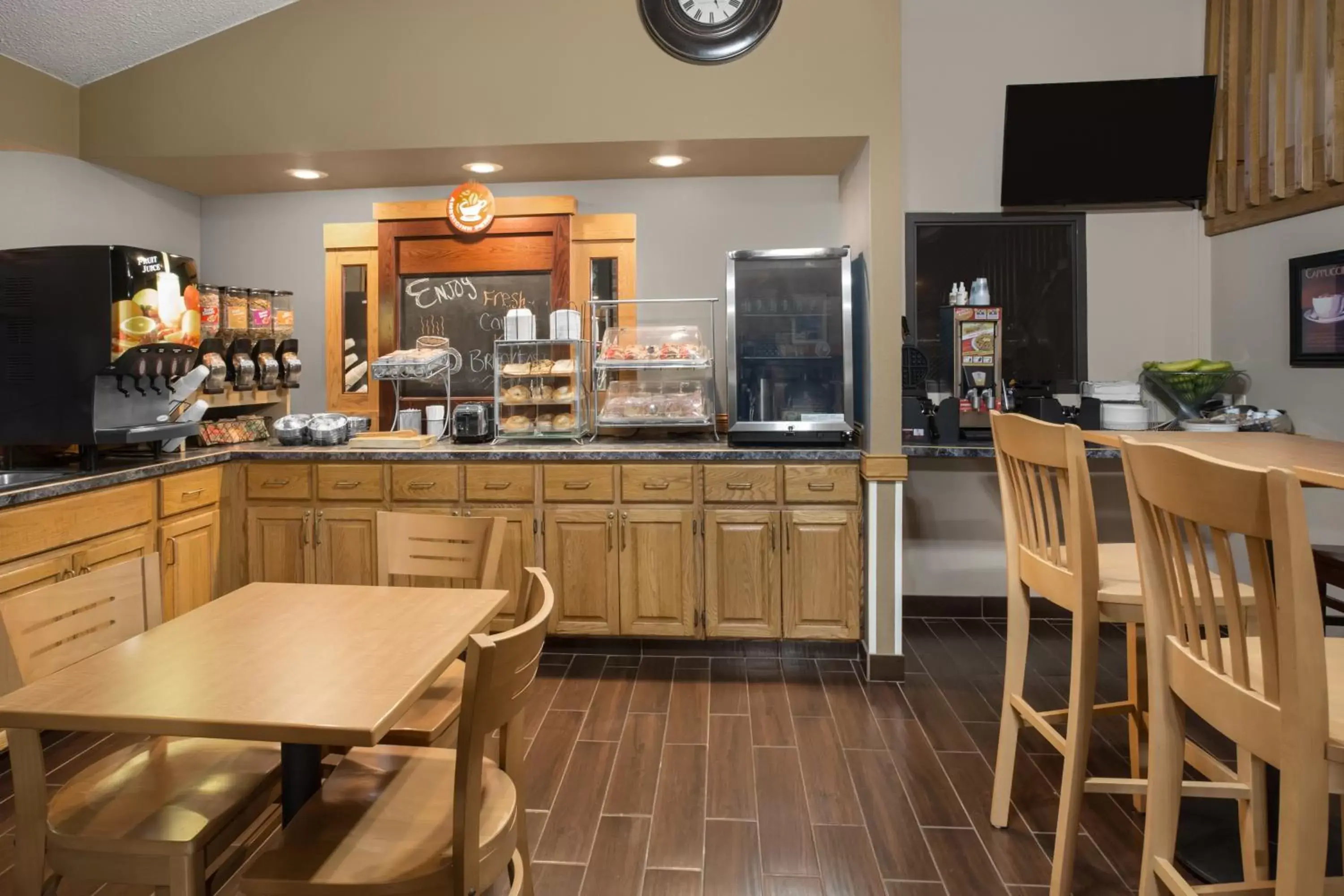 Breakfast, Restaurant/Places to Eat in AmericInn by Wyndham Sioux City