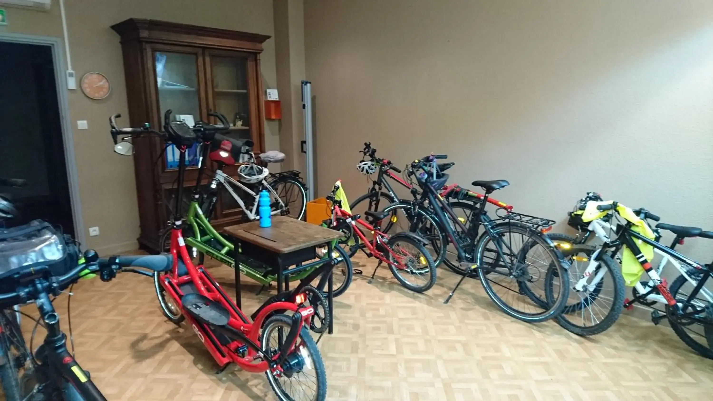 Parking, Biking in Logis Hotel Medieval, Montelimar Nord