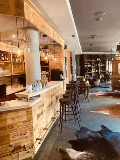 Restaurant/places to eat in Willa Pastel