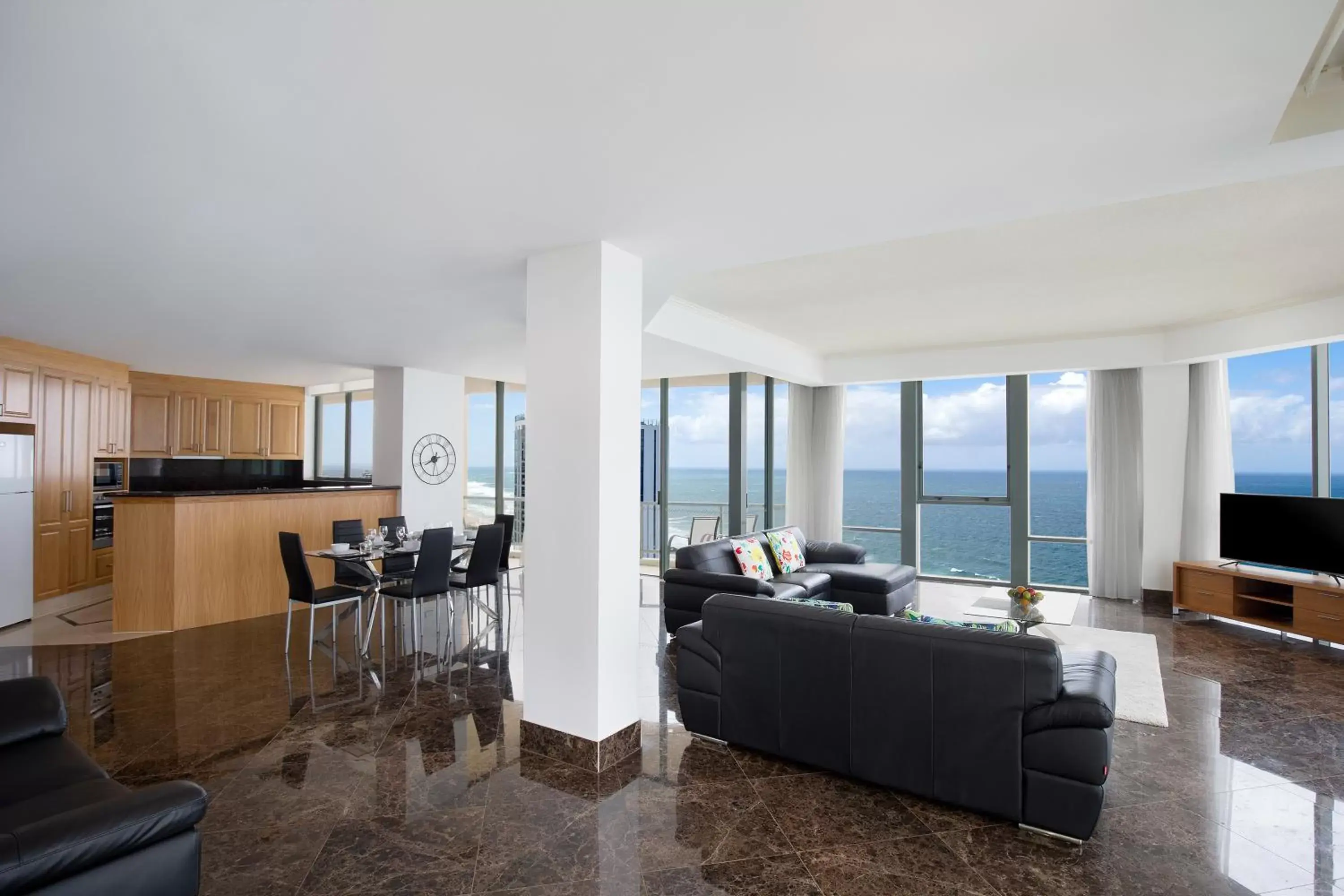 Kitchen or kitchenette, Seating Area in Mantra Sun City