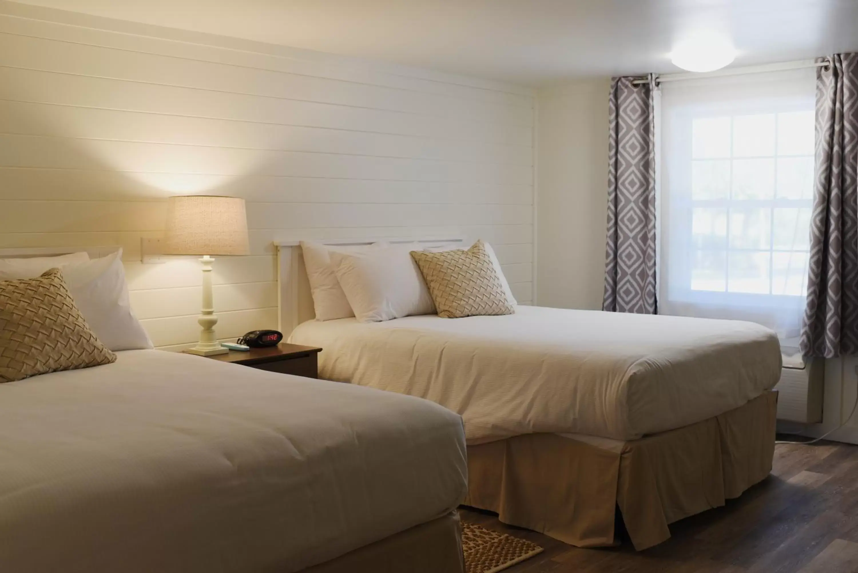 Photo of the whole room, Bed in Sandwich Inn and Suites Photo of the whole room, Bed in Sandwich Inn and Suites