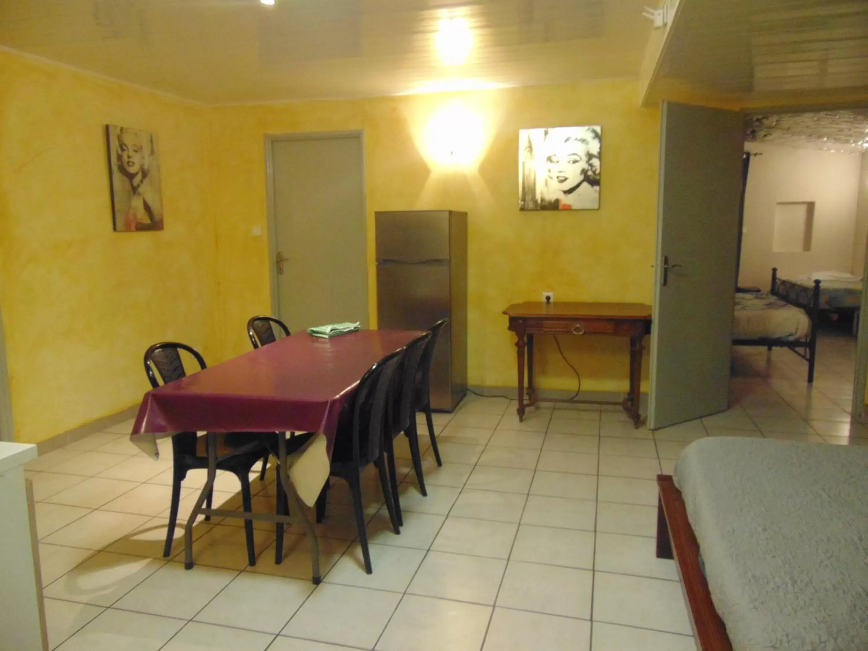 Dining Area in Le Relais de la RN7