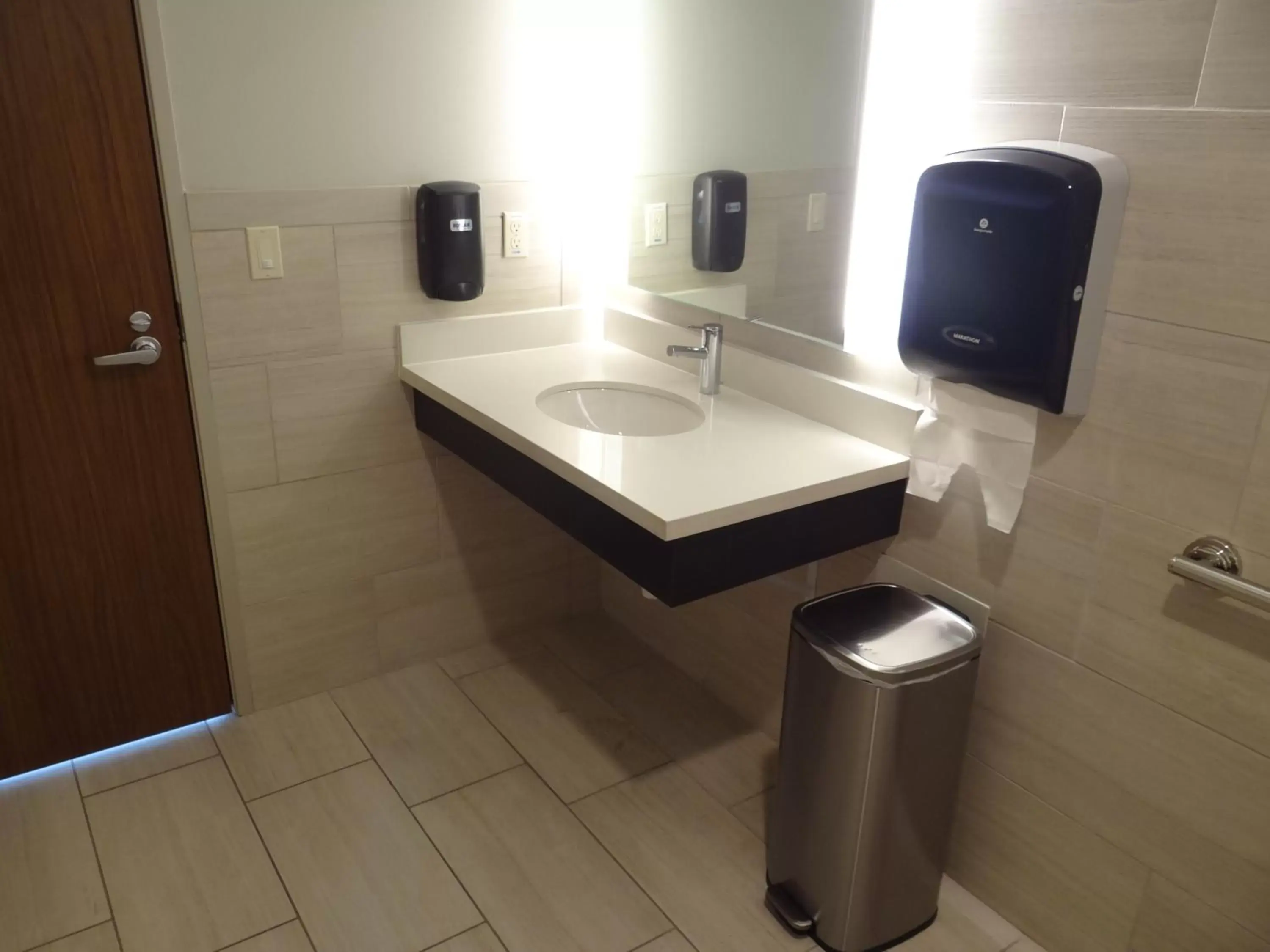 Bathroom in Holiday Inn Express & Suites - Auburn Downtown, an IHG Hotel