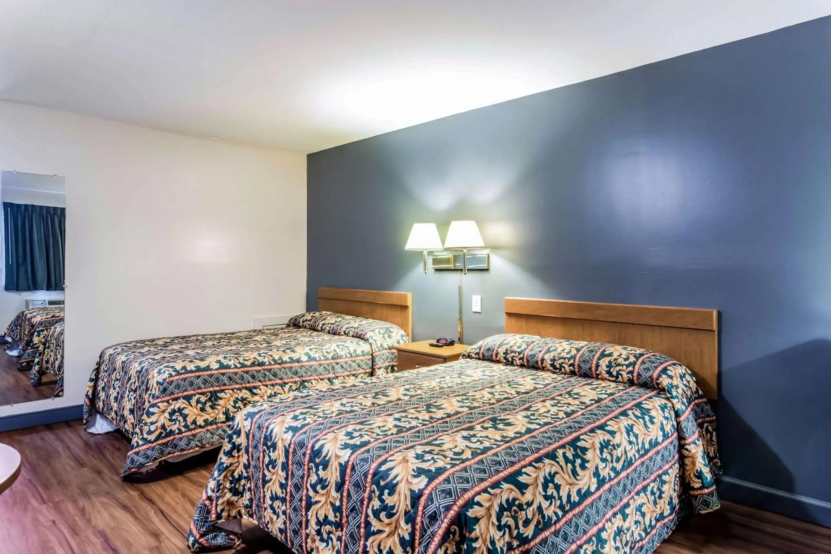 Double Room with Two Double Beds - Smoking in Rodeway Inn North Chesterfield-Richmond Double Room with Two Double Beds - Smoking in Rodeway Inn North Chesterfield-Richmond