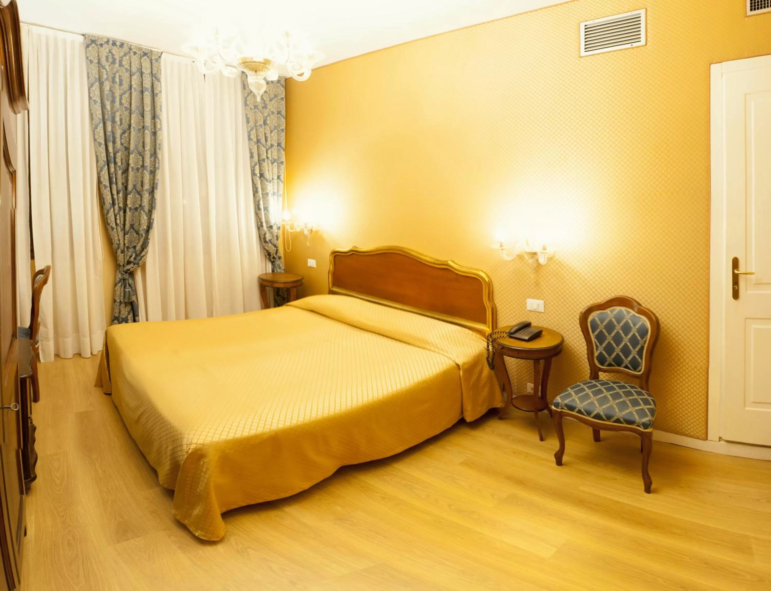 Double Room in Hotel Locanda Canal