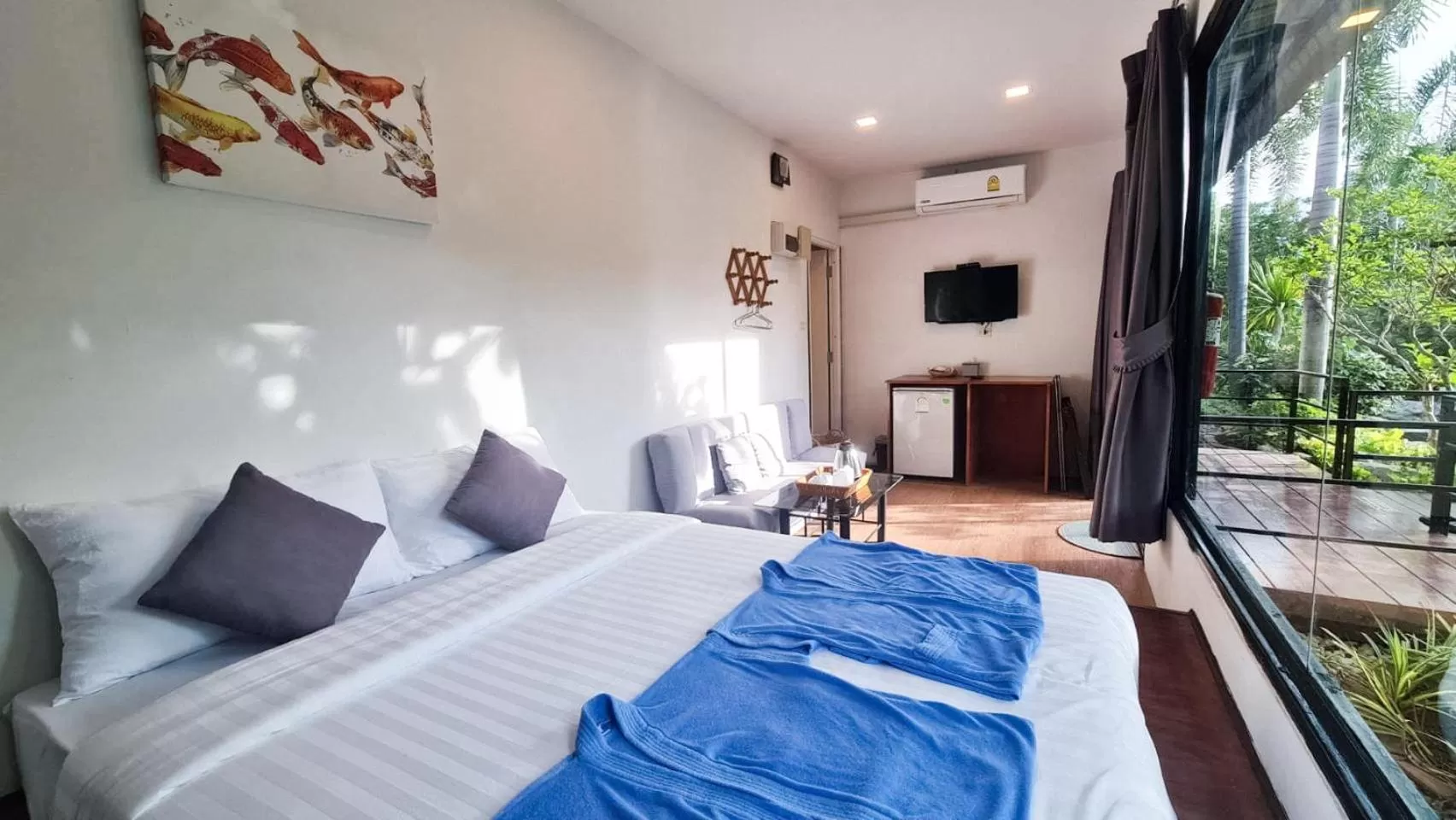 Queen Room in Beach Box at Pran