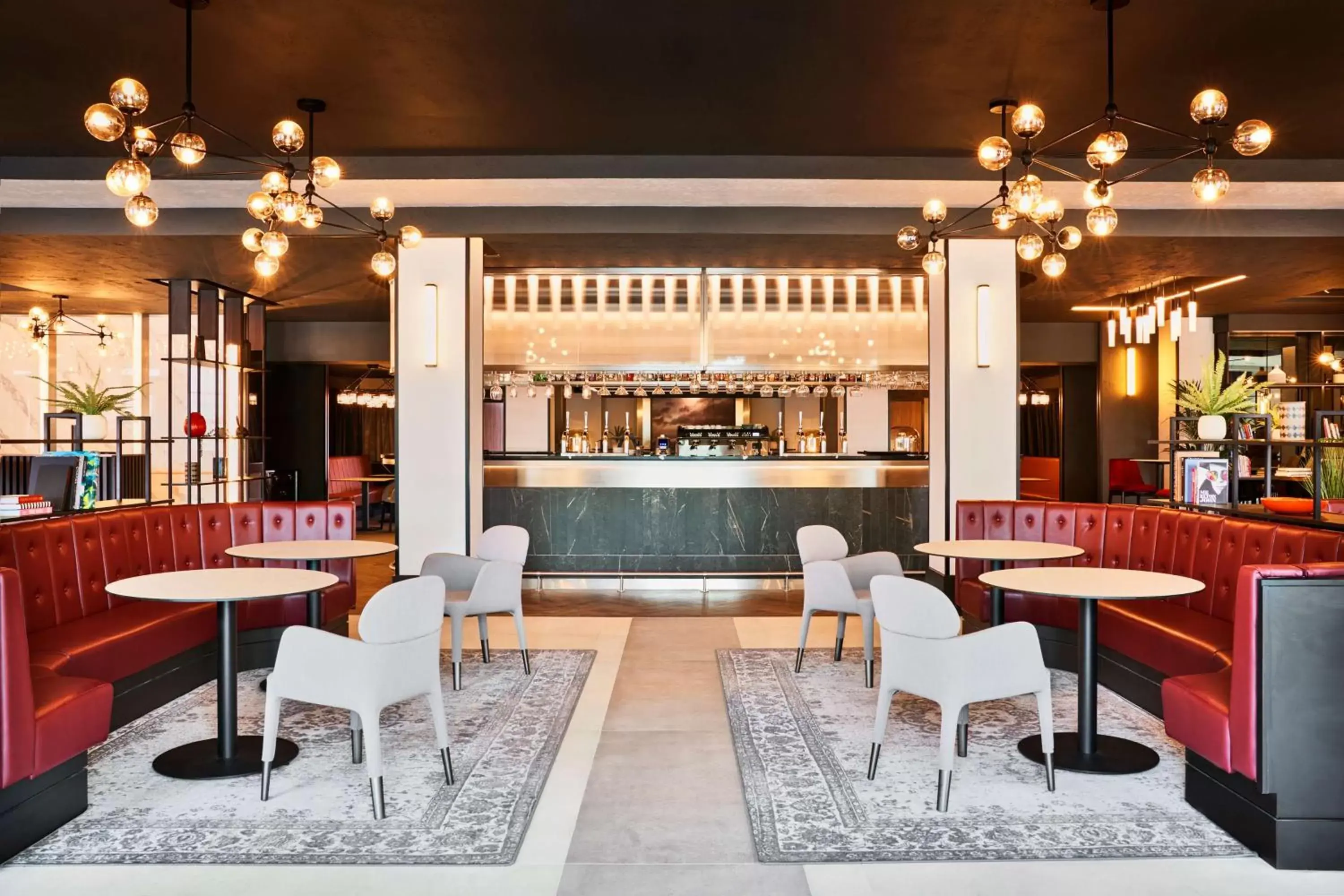 Lounge or bar in Radisson Hotel and Conference Centre London Heathrow Lounge or bar in Radisson Hotel and Conference Centre London Heathrow