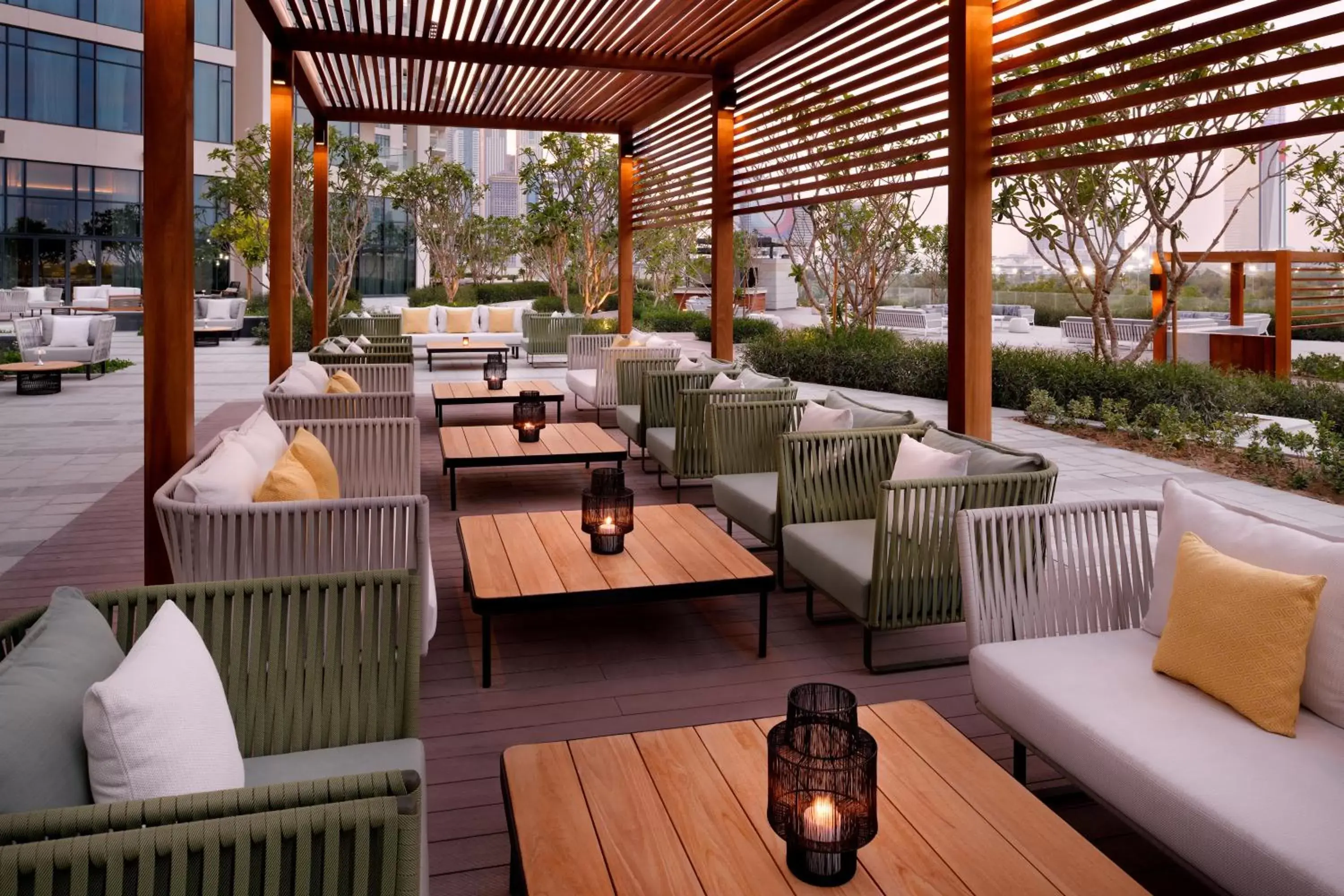 Lounge or bar, Restaurant/Places to Eat in Vida Emirates Hills