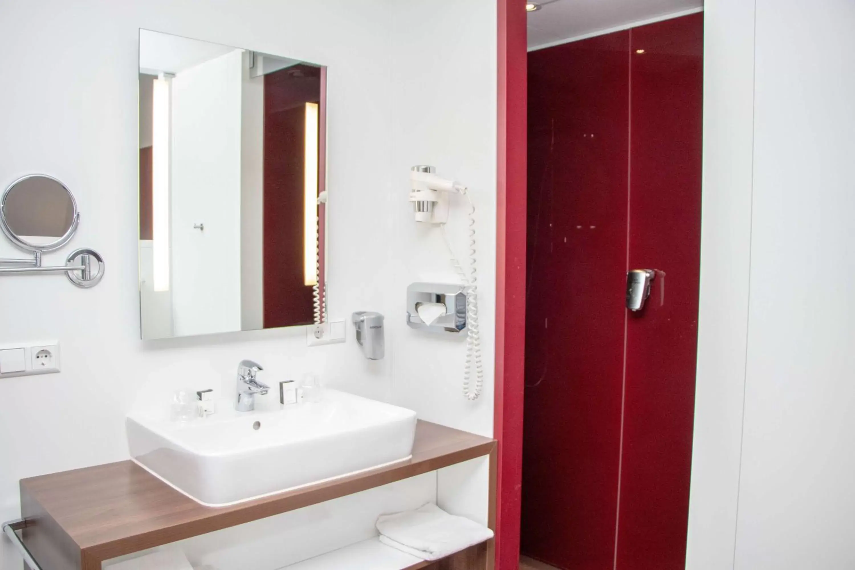 Photo of the whole room, Bathroom in Best Western Plus City Hotel Gouda