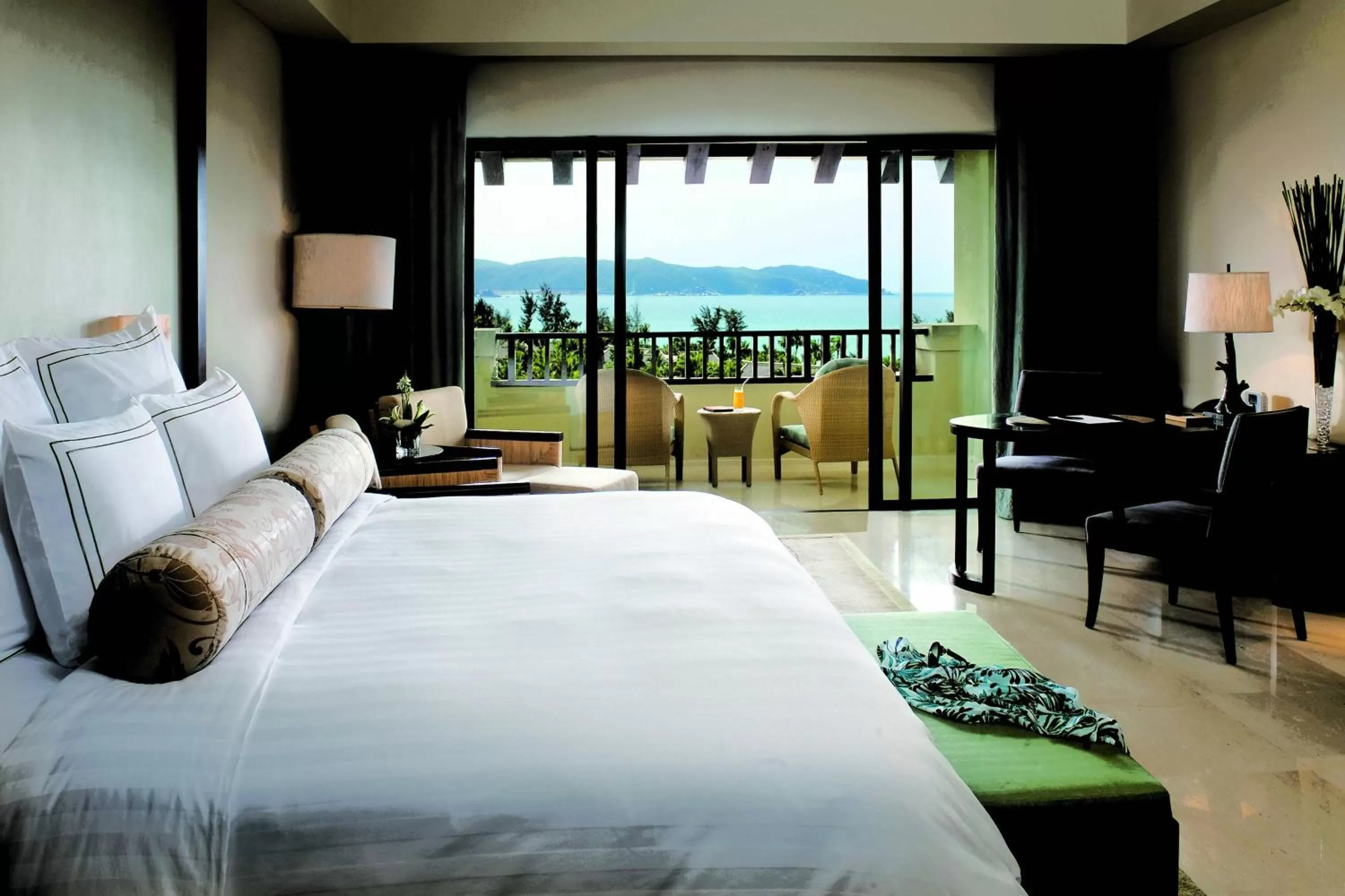 Photo of the whole room, Bed in The Ritz-Carlton Sanya, Yalong Bay
