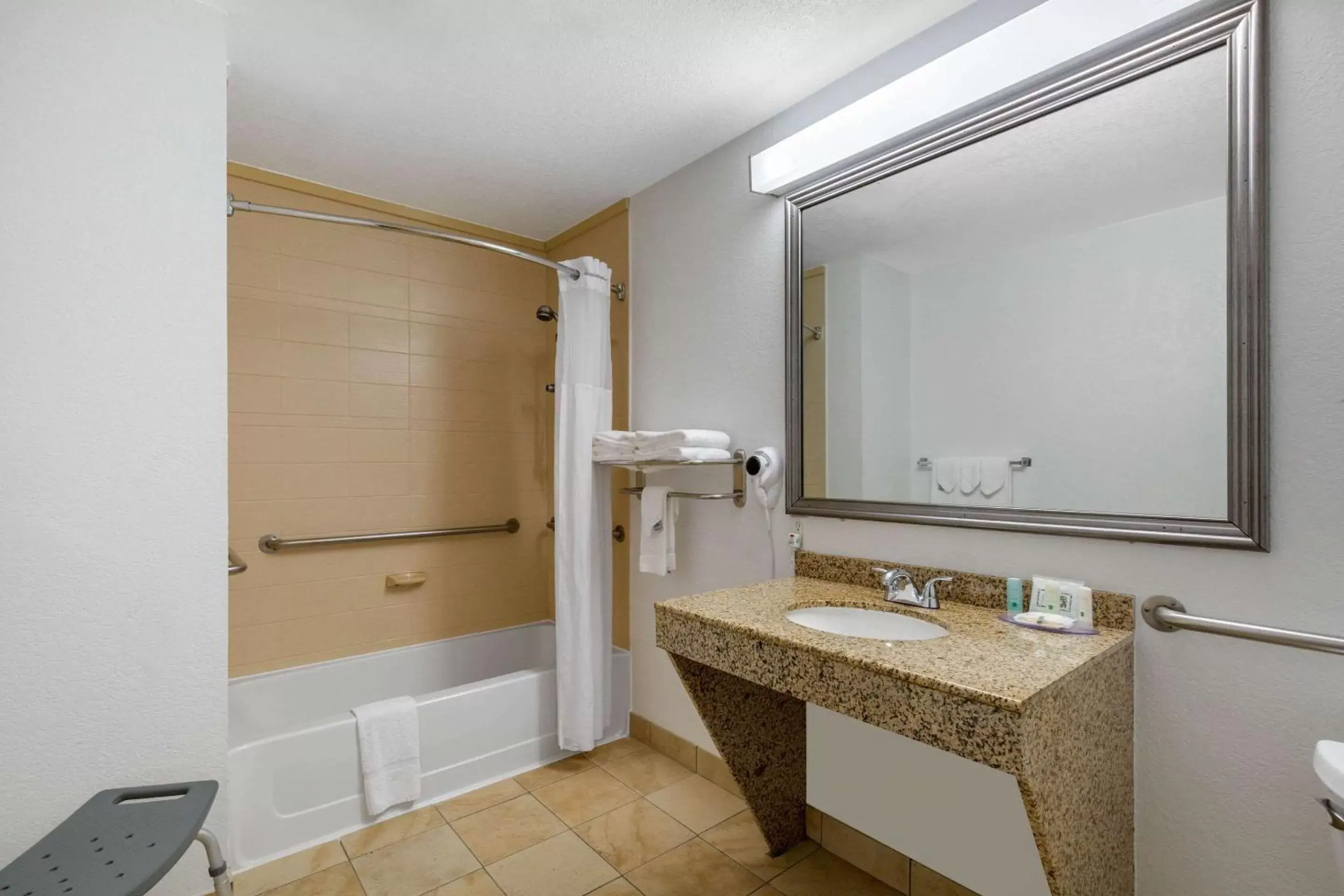 Bathroom in Quality Inn Clute Freeport