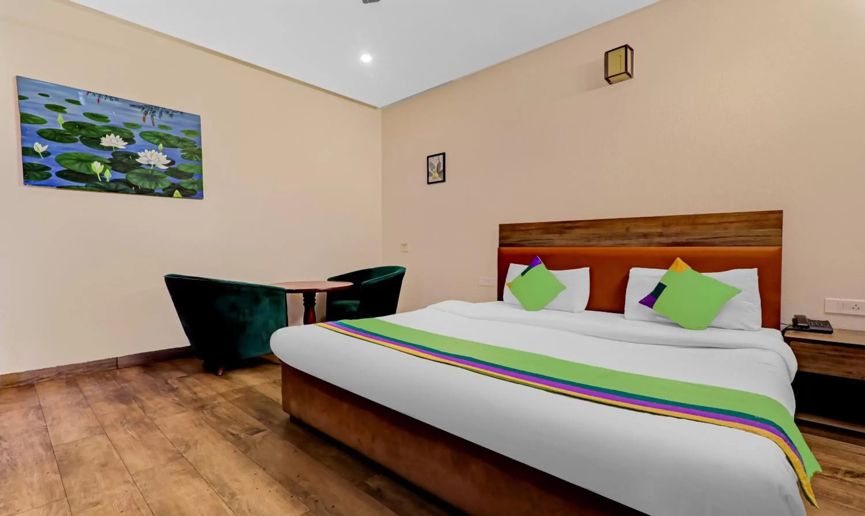 Bedroom, Bed in Treebo Edesia Bedroom, Bed in Treebo Edesia