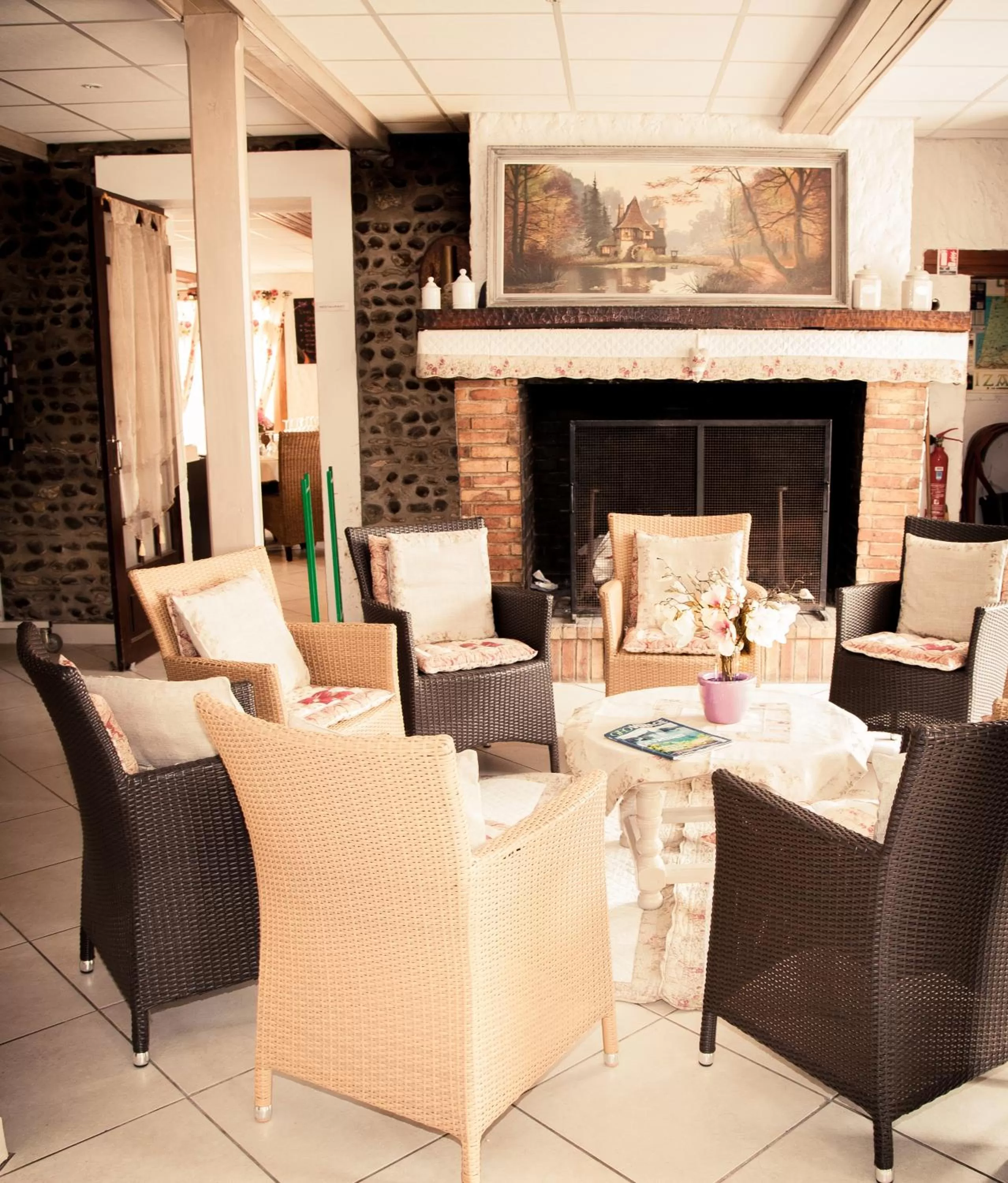 Lounge or bar in Au Feu de Bois