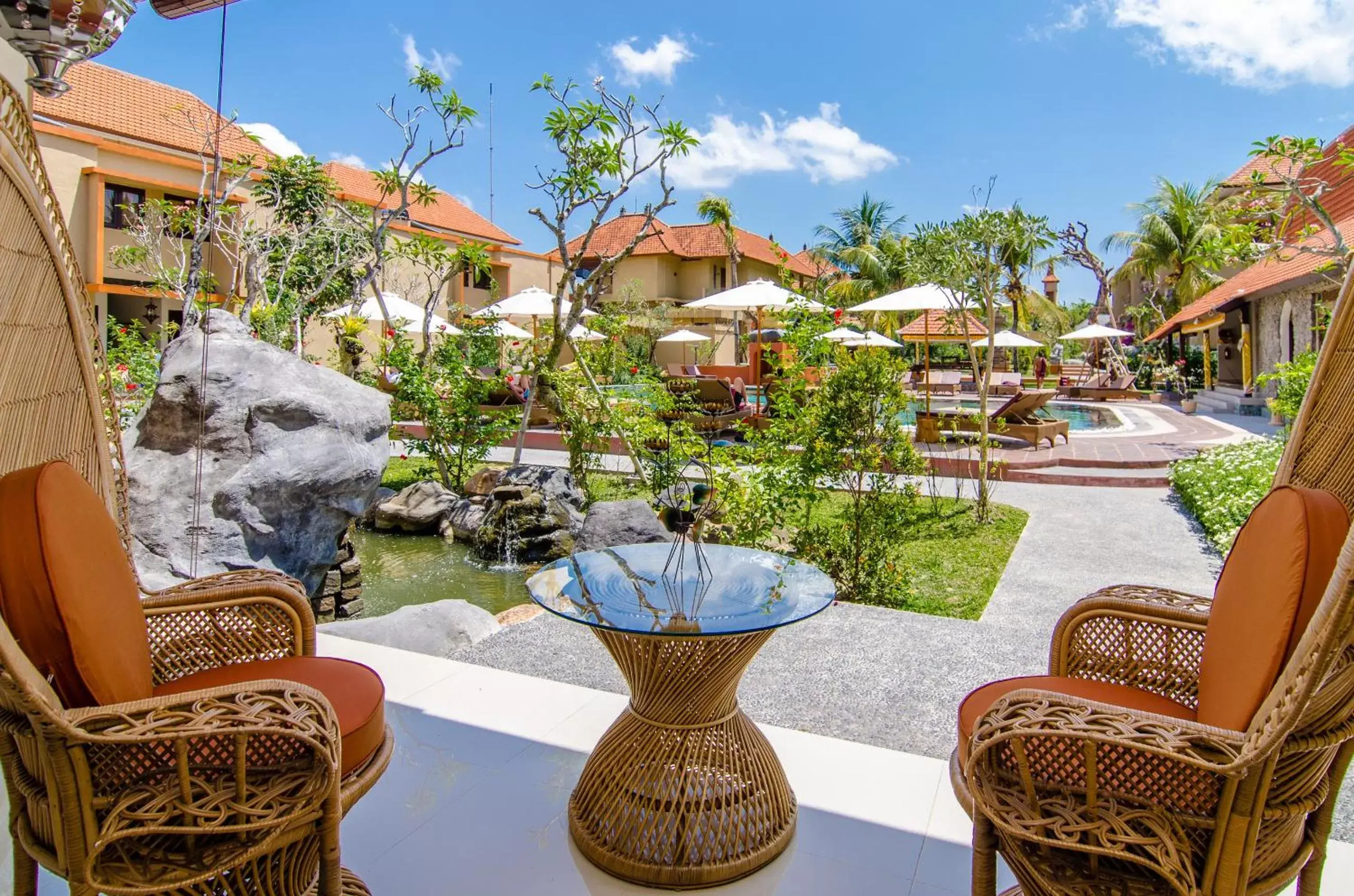 Facade/entrance, Patio/Outdoor Area in Green Field Hotel and Restaurant