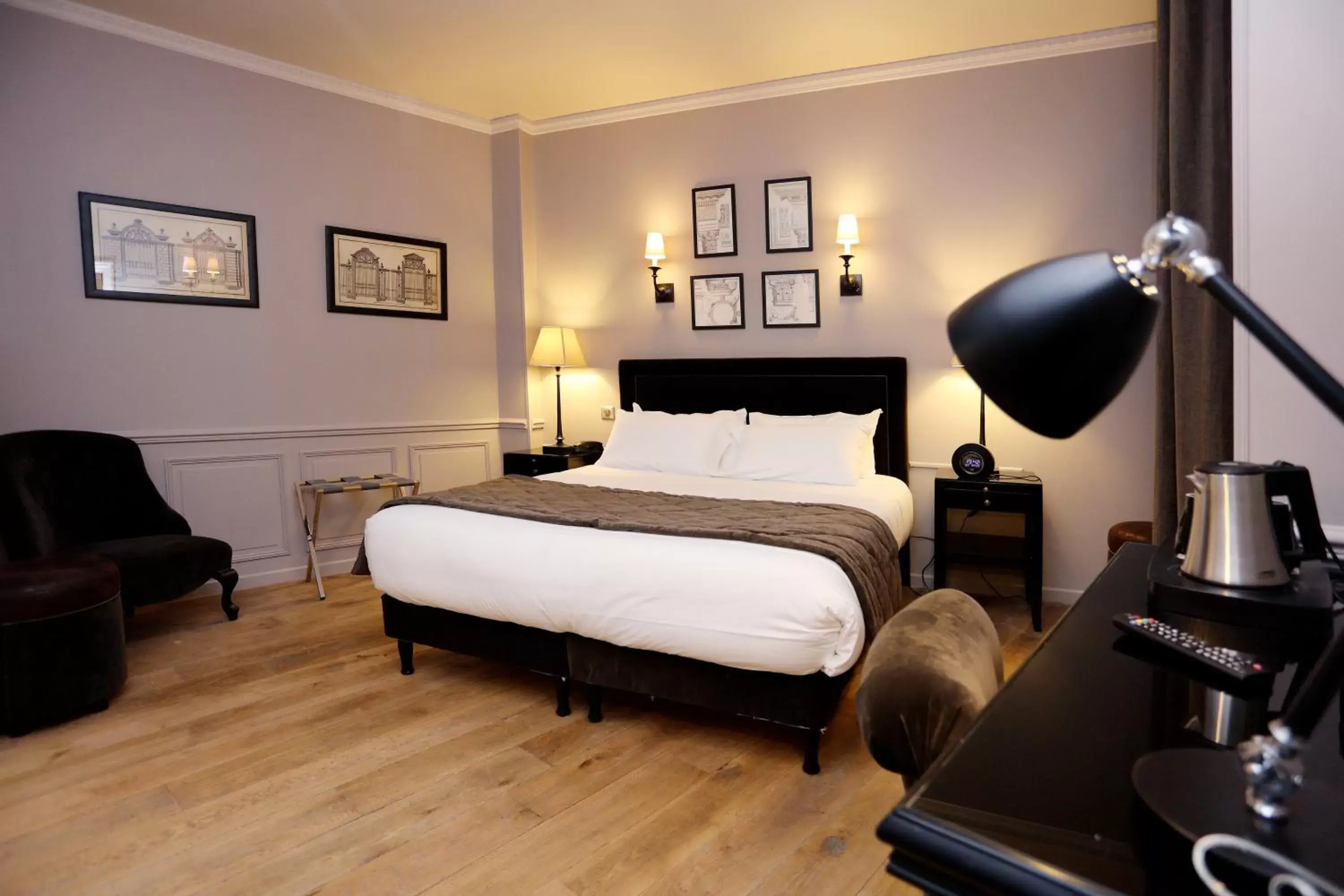 Double or Twin Room with Disability Access in Hotel Saint-Louis Pigalle