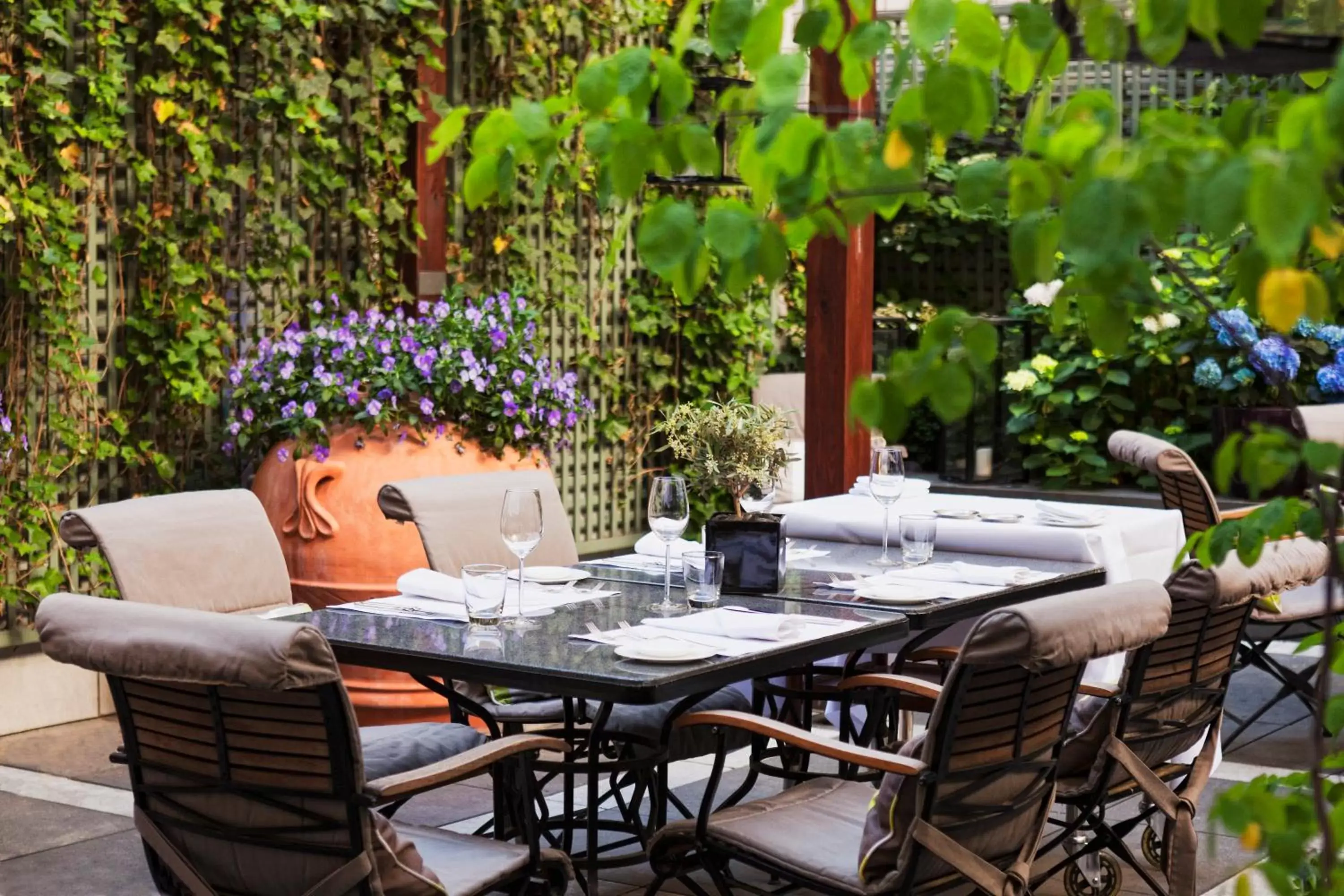 Patio, Restaurant/Places to Eat in Rocco Forte Hotel De Rome