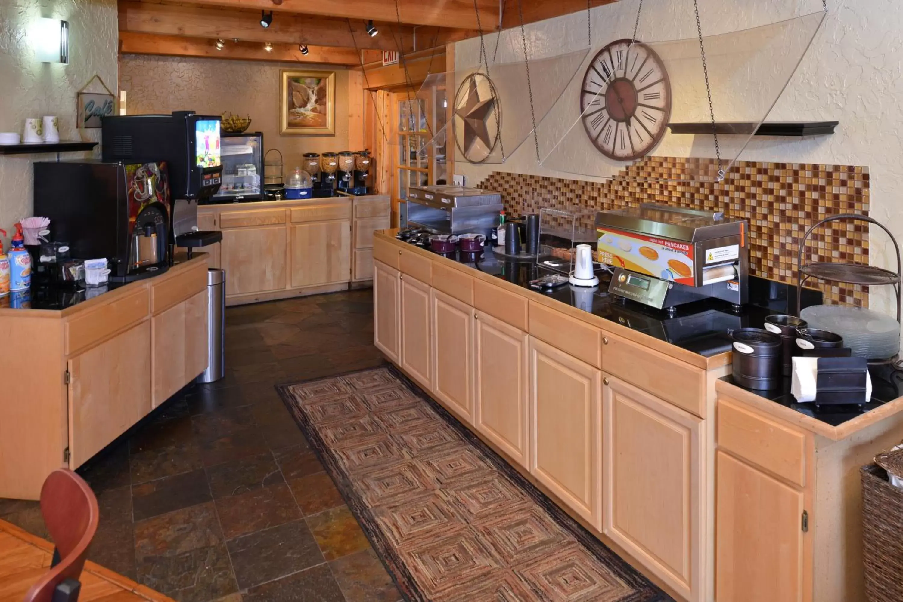 Restaurant/places to eat, Kitchen/Kitchenette in The Boulder Creek Lodge