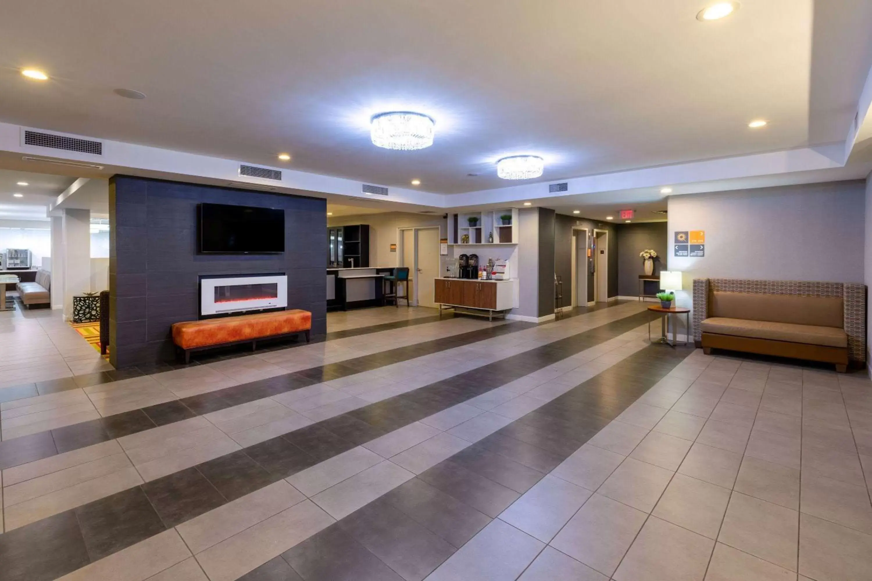 Lobby or reception, Lobby/Reception in La Quinta Inn & Suites by Wyndham Tulsa Downtown - Route 66
