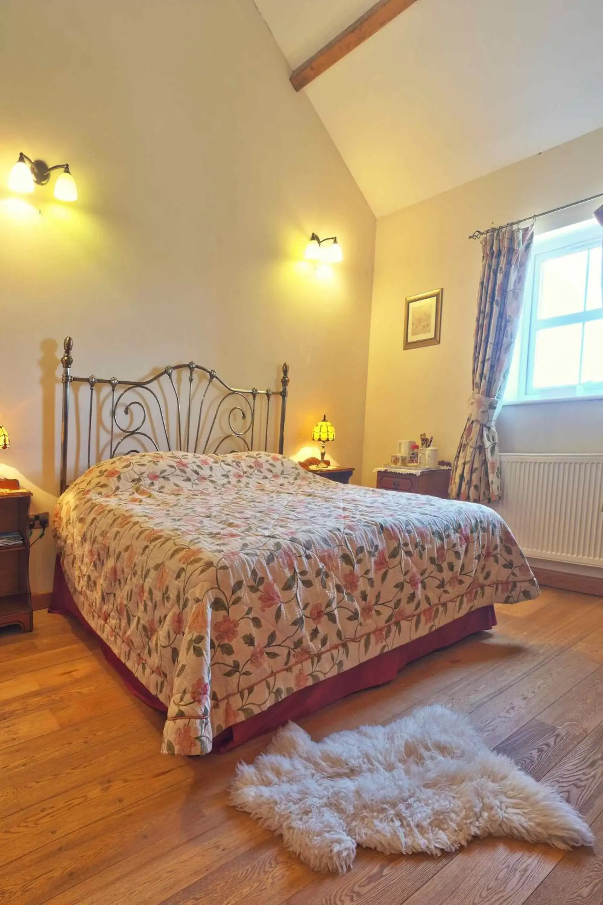 Bedroom, Bed in Kidwelly Farmhouse