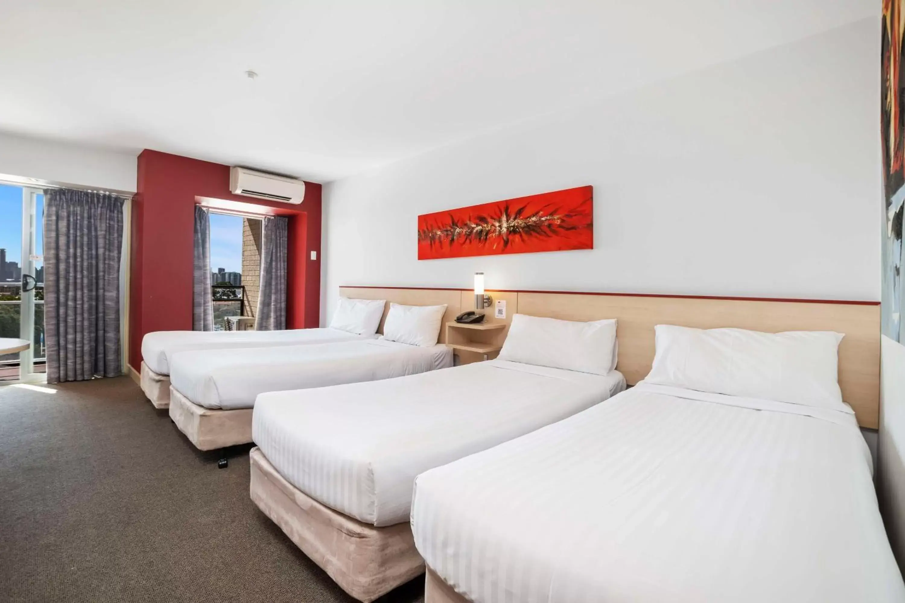 View (from property/room), Bed in Metro Hotel Perth