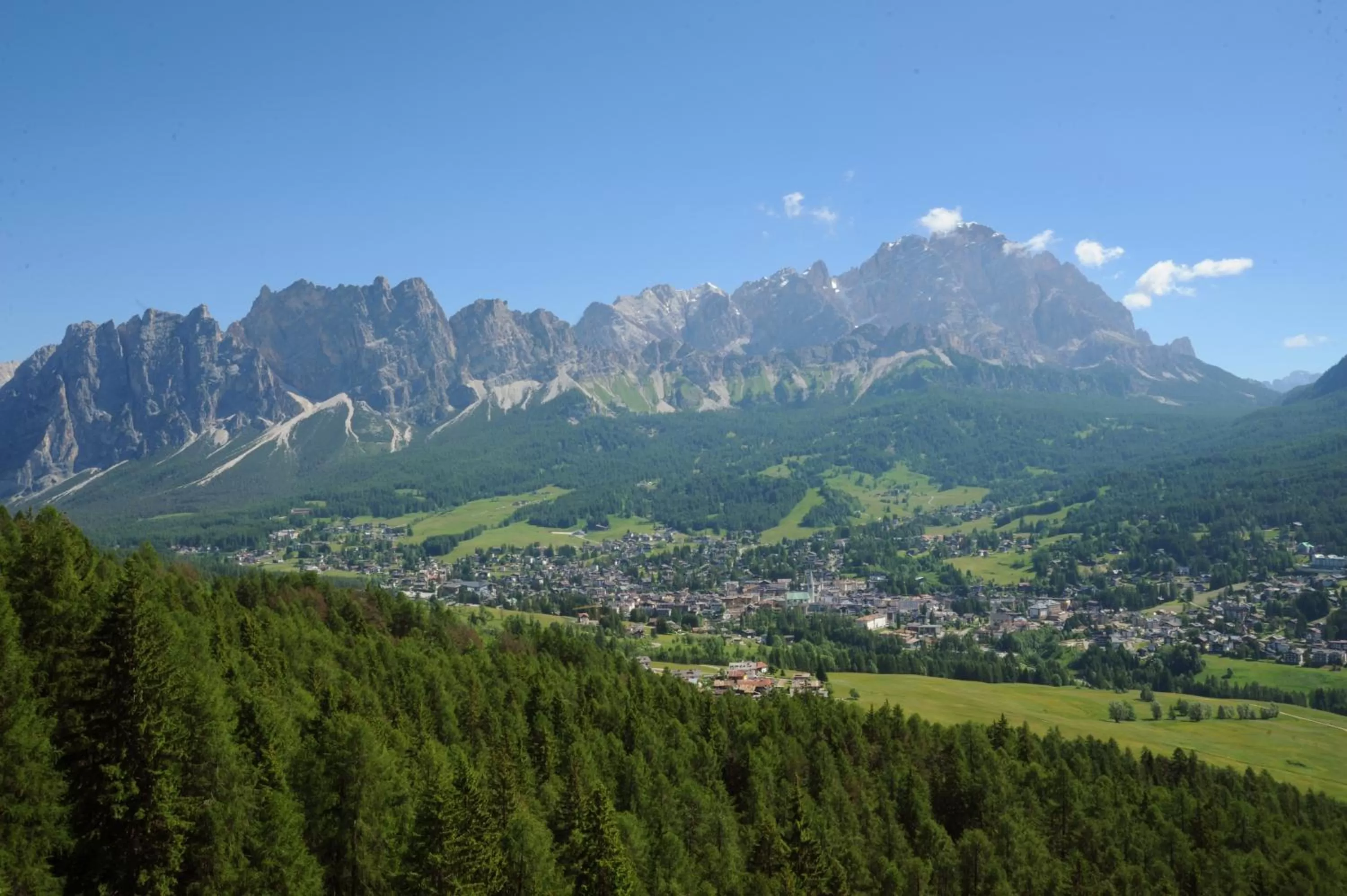 Natural Landscape in Hotel Panda Cortina- ricarica auto elettriche