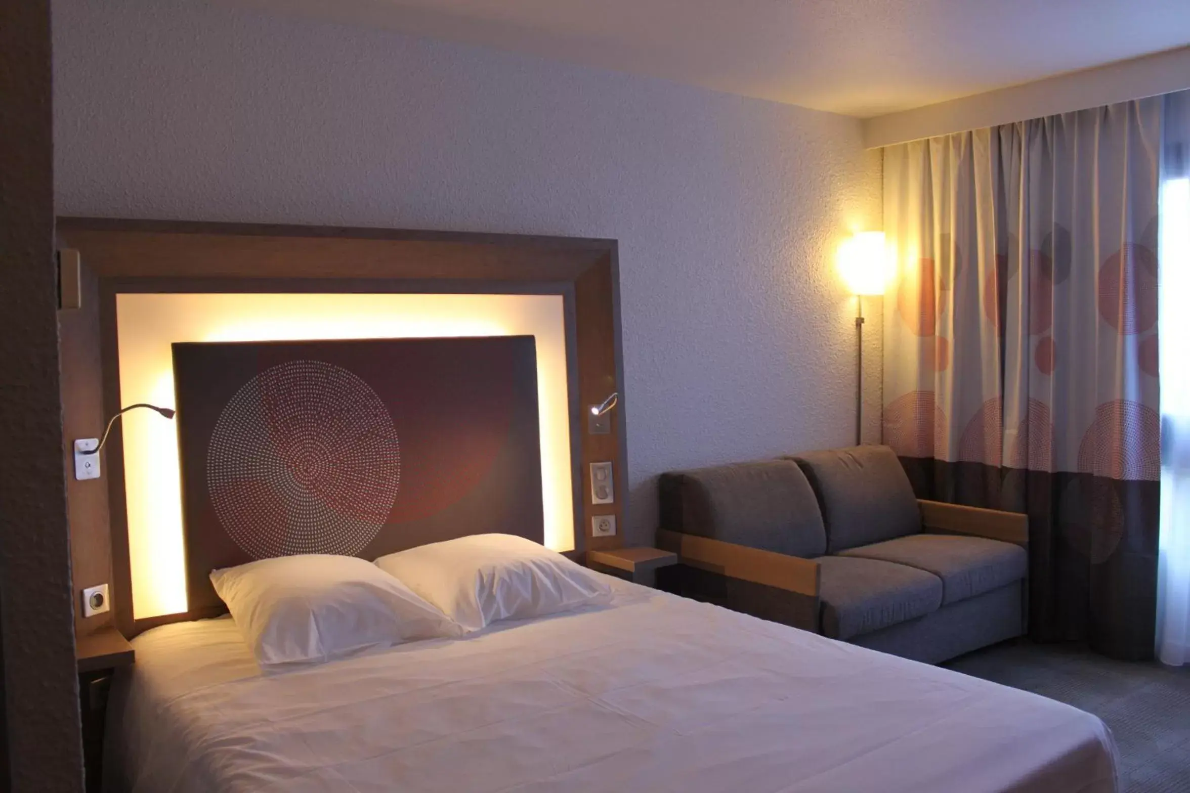 Bed in Novotel Amboise