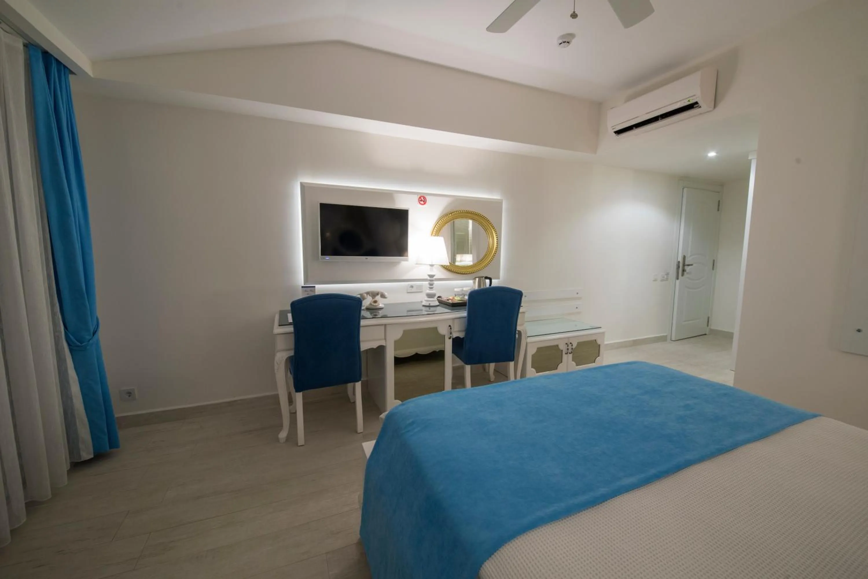 Bed in Montebello Deluxe Hotel