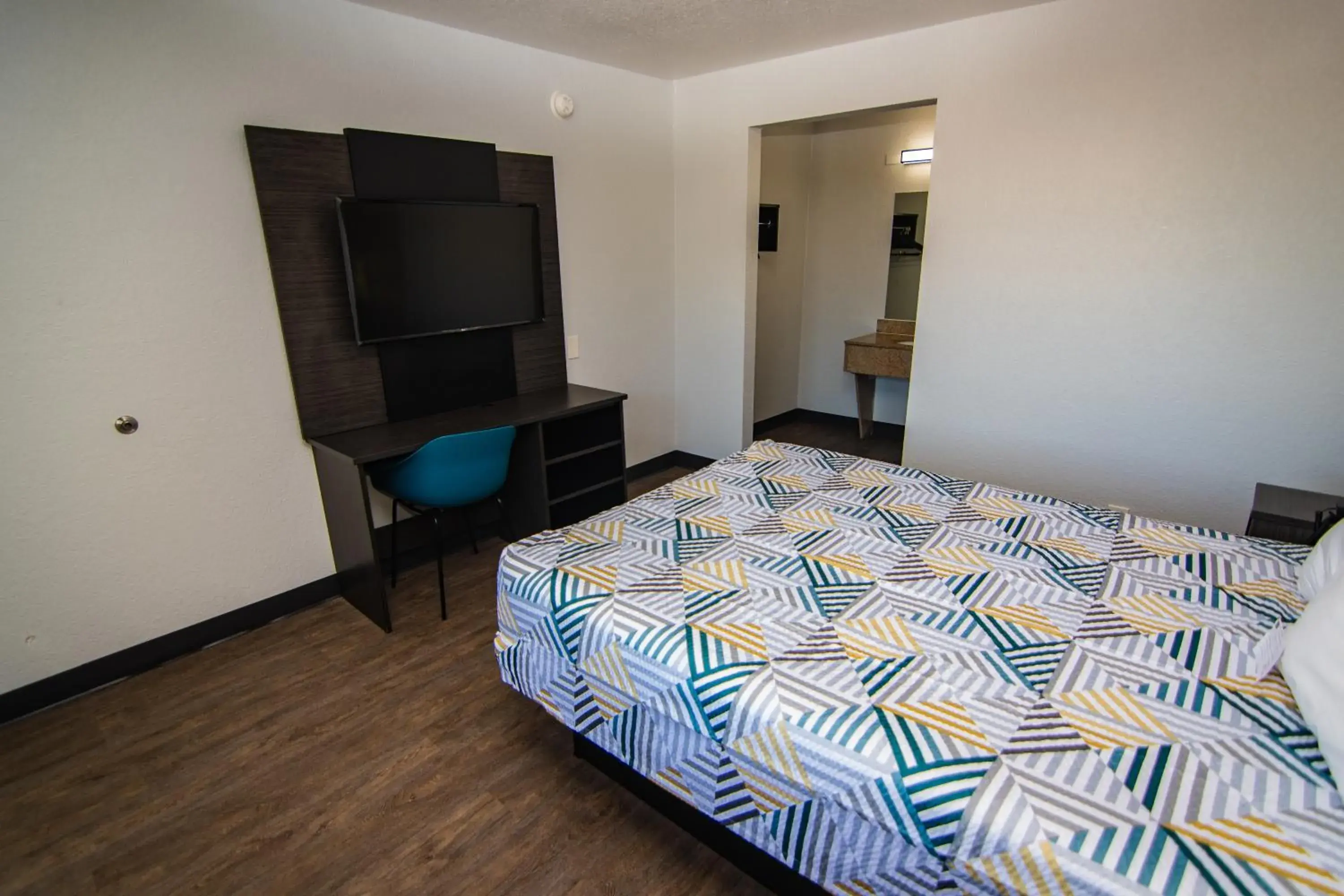 Bedroom, Bed in Motel 6-Ft. Pierce, FL