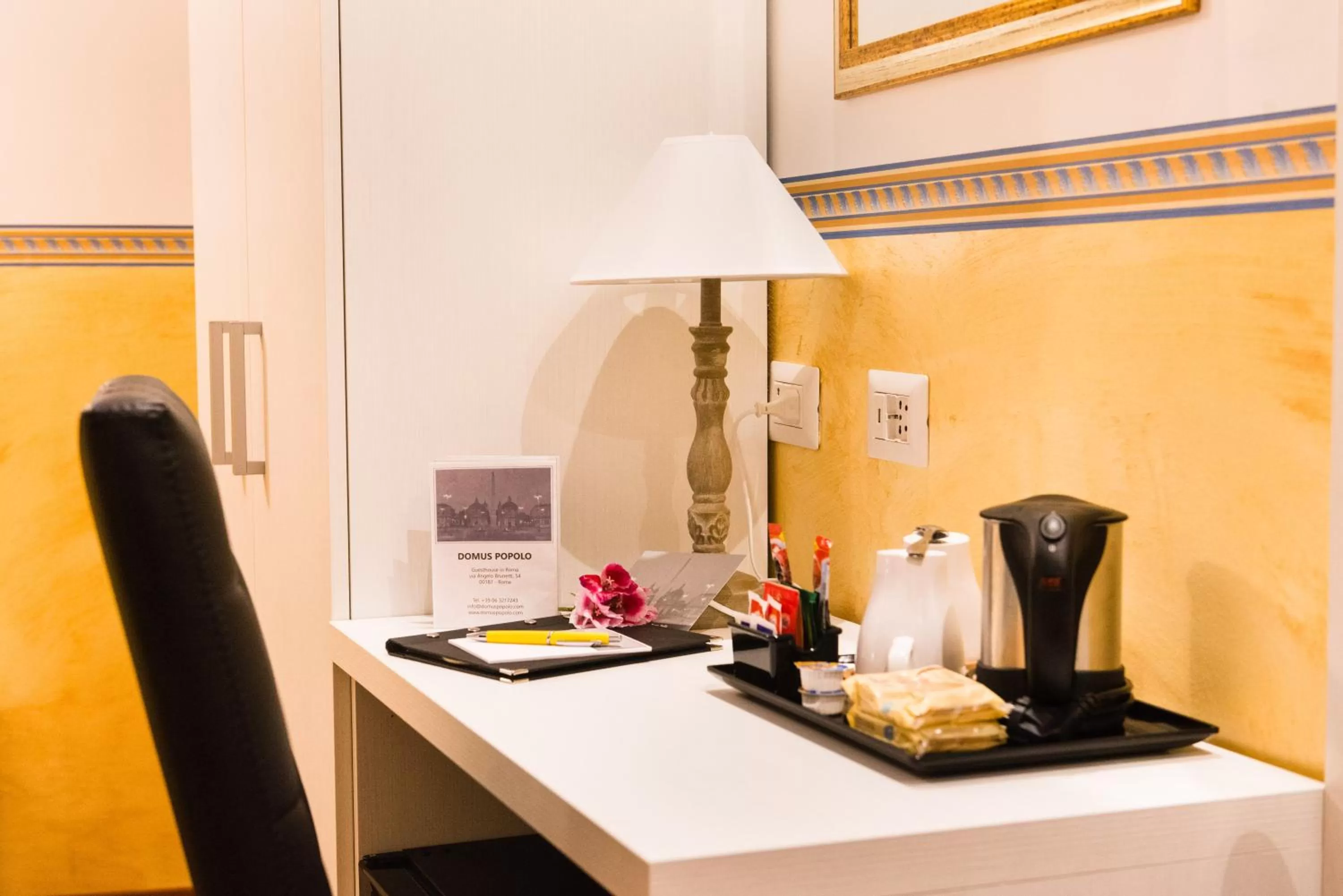 Photo of the whole room in Domus Popolo