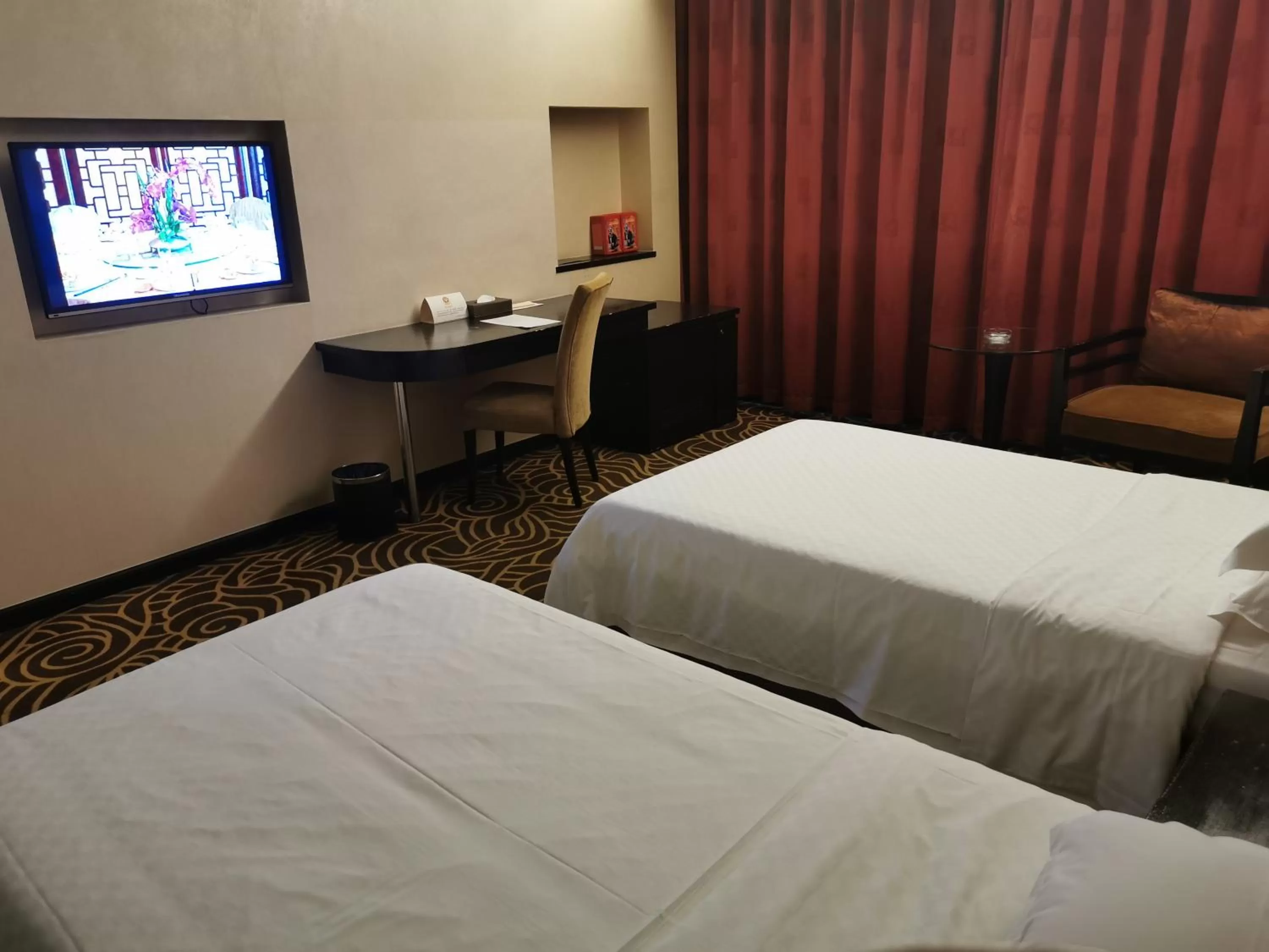 People, Bed in Hua Shi Hotel