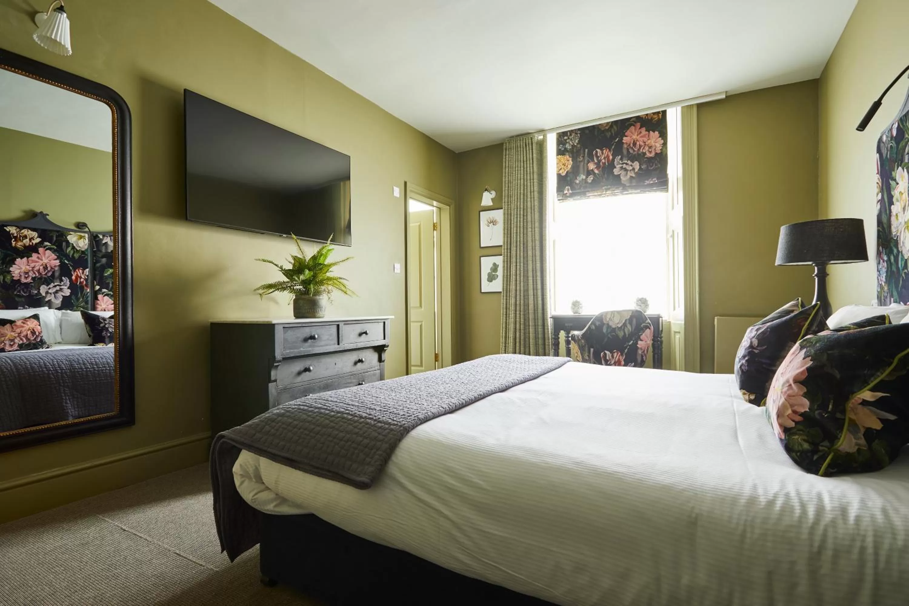 Bedroom in The King's Arms