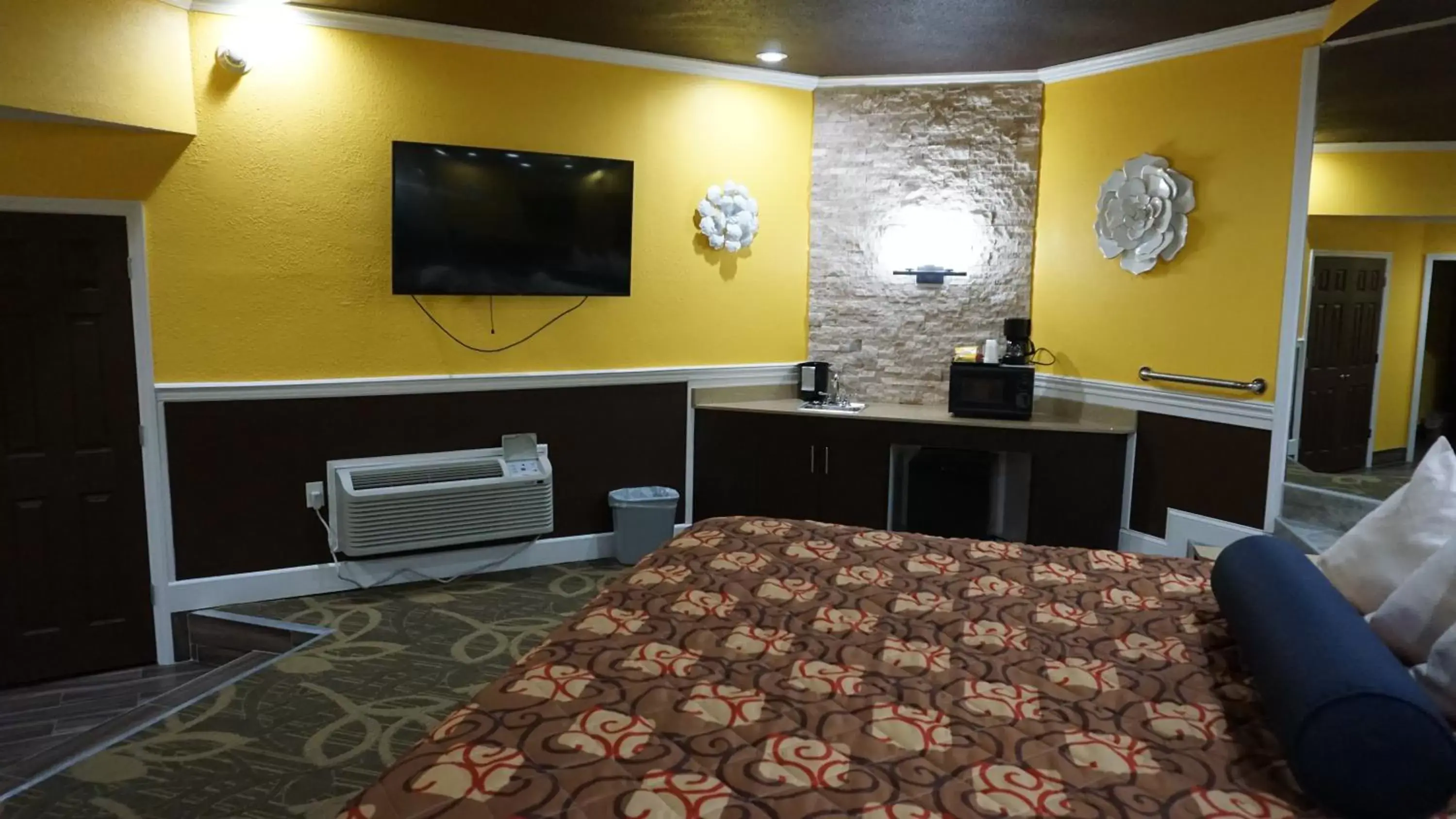 TV and multimedia, Bed in Inn of the Dove Cherry Hill - Philadelphia