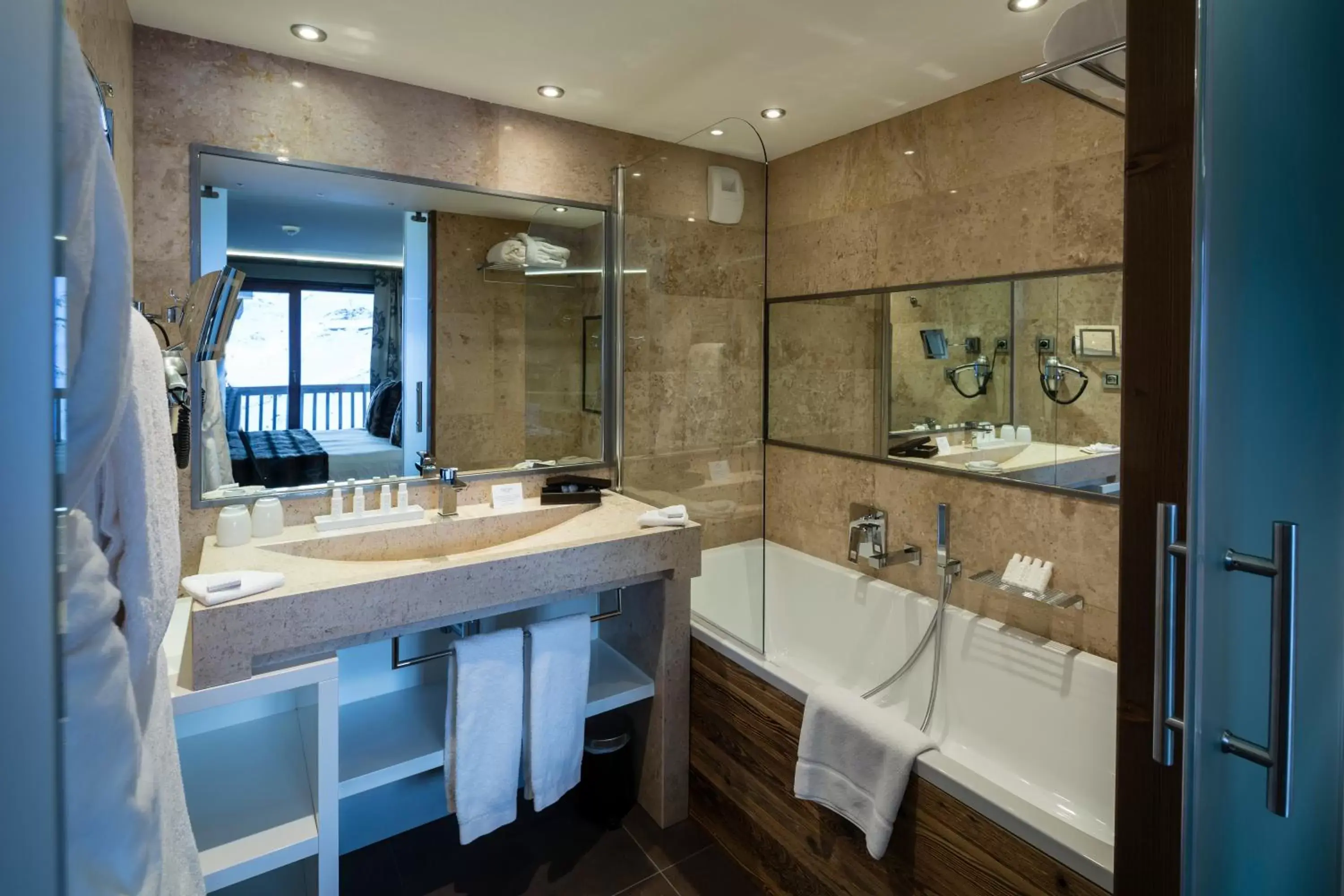 Shower, Bathroom in Hôtel Koh-I Nor by Les Etincelles