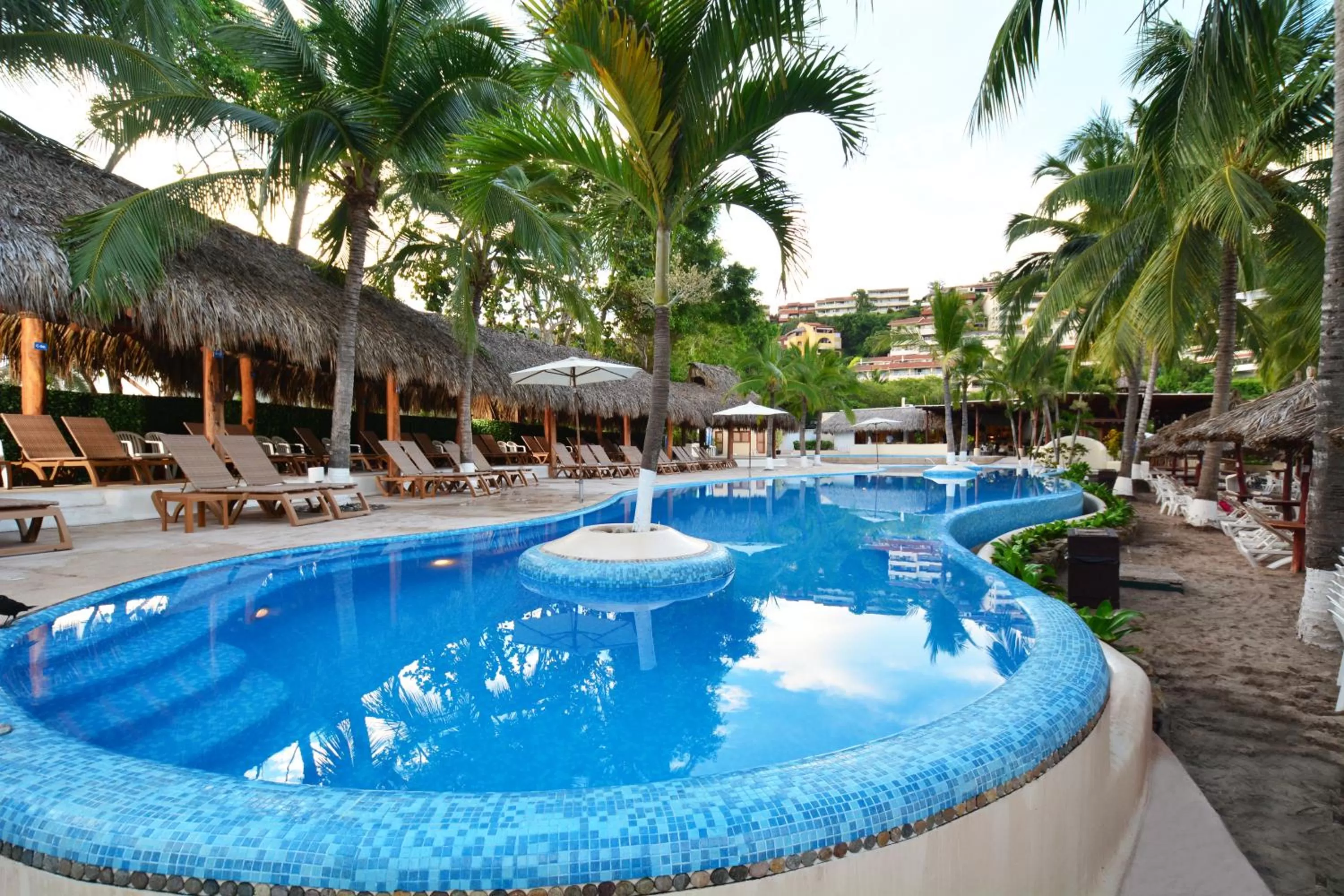Swimming pool in Pacifica Resort Ixtapa