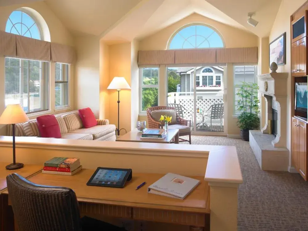 Balcony/Terrace, Seating Area in Beach House Half Moon Bay