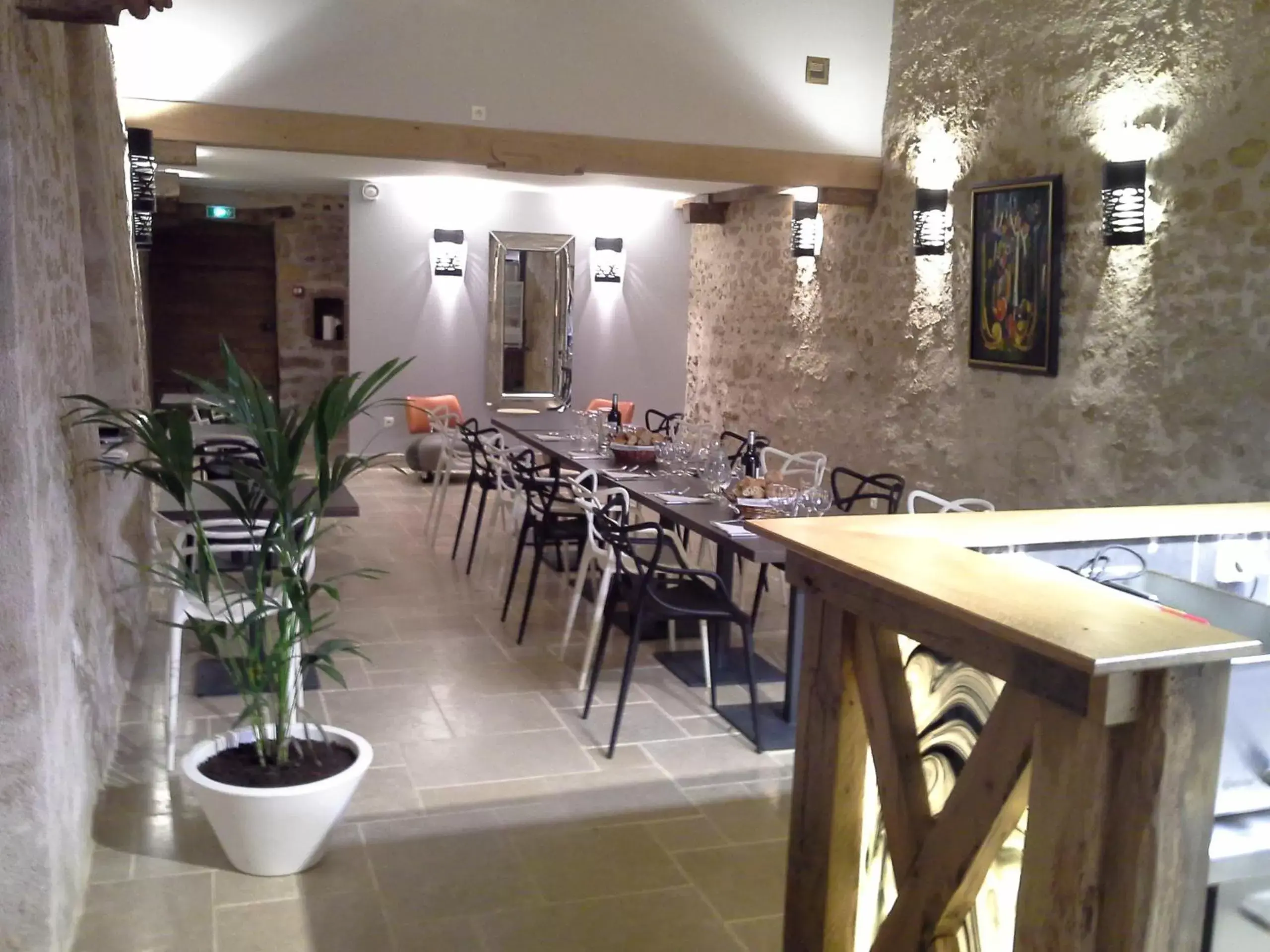 Restaurant/Places to Eat in Le Vieux Chateau