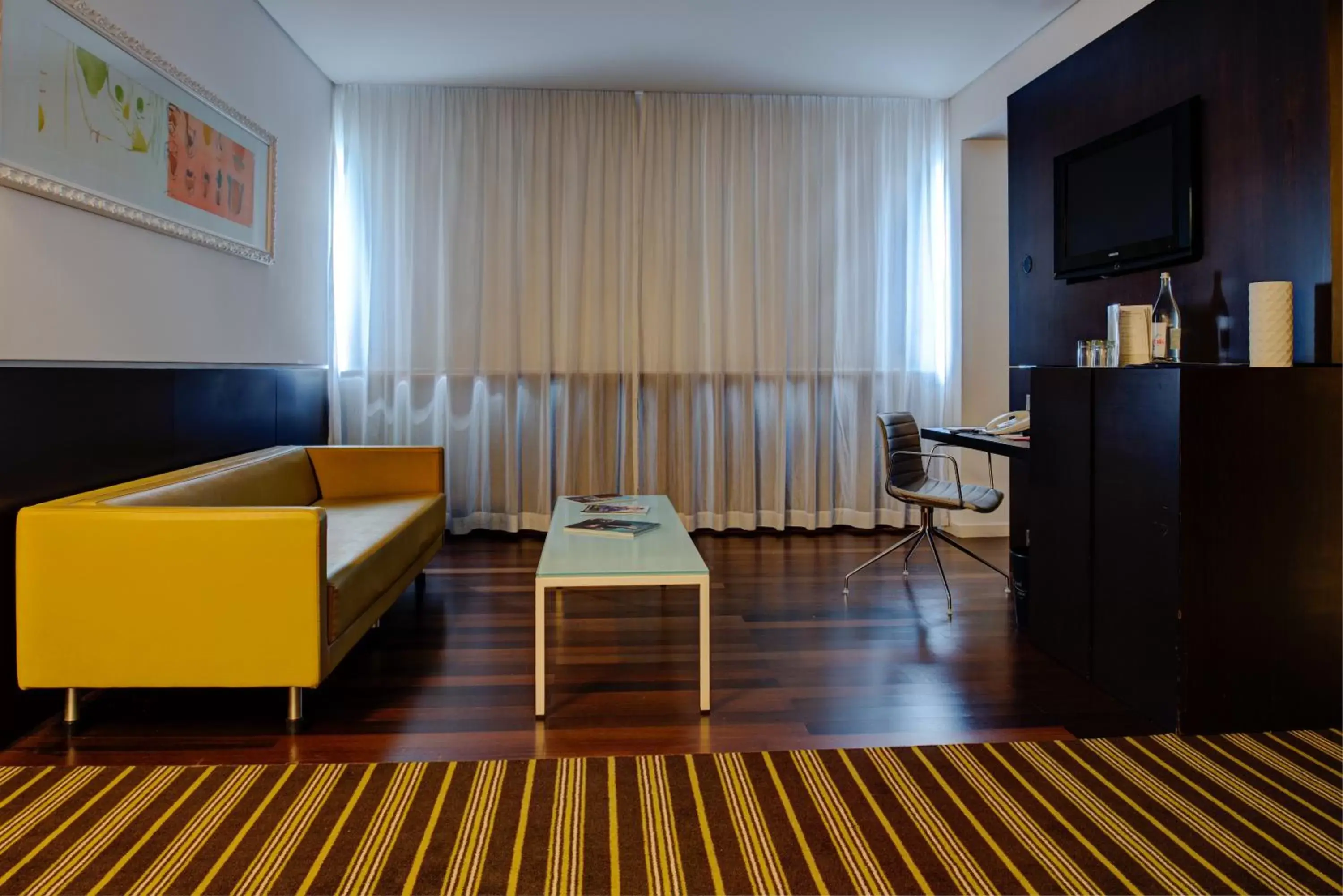 Photo of the whole room, TV/Entertainment Center in VIP Grand Lisboa Hotel & Spa