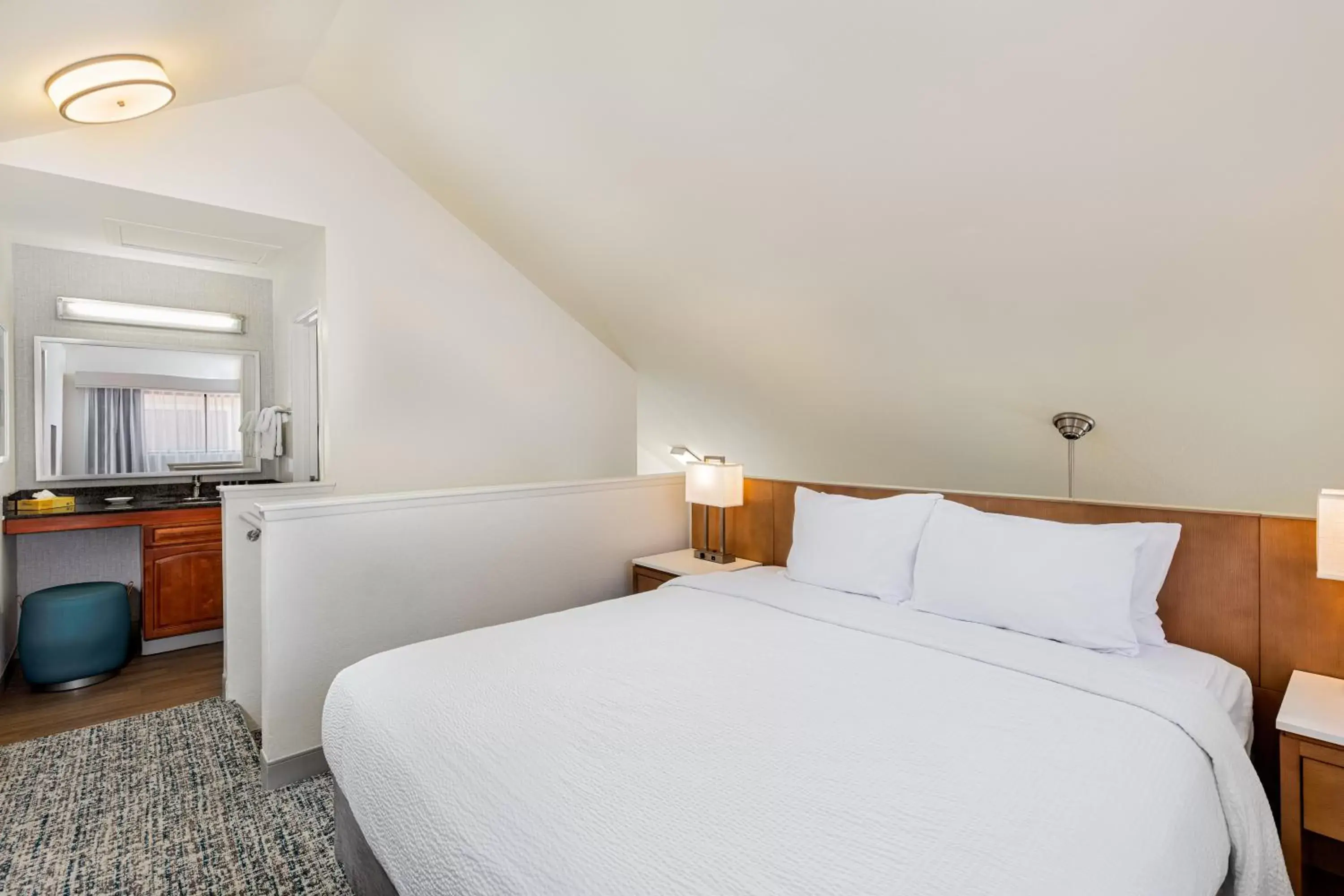 Bedroom, Bed in Clementine Hotel & Suites Anaheim