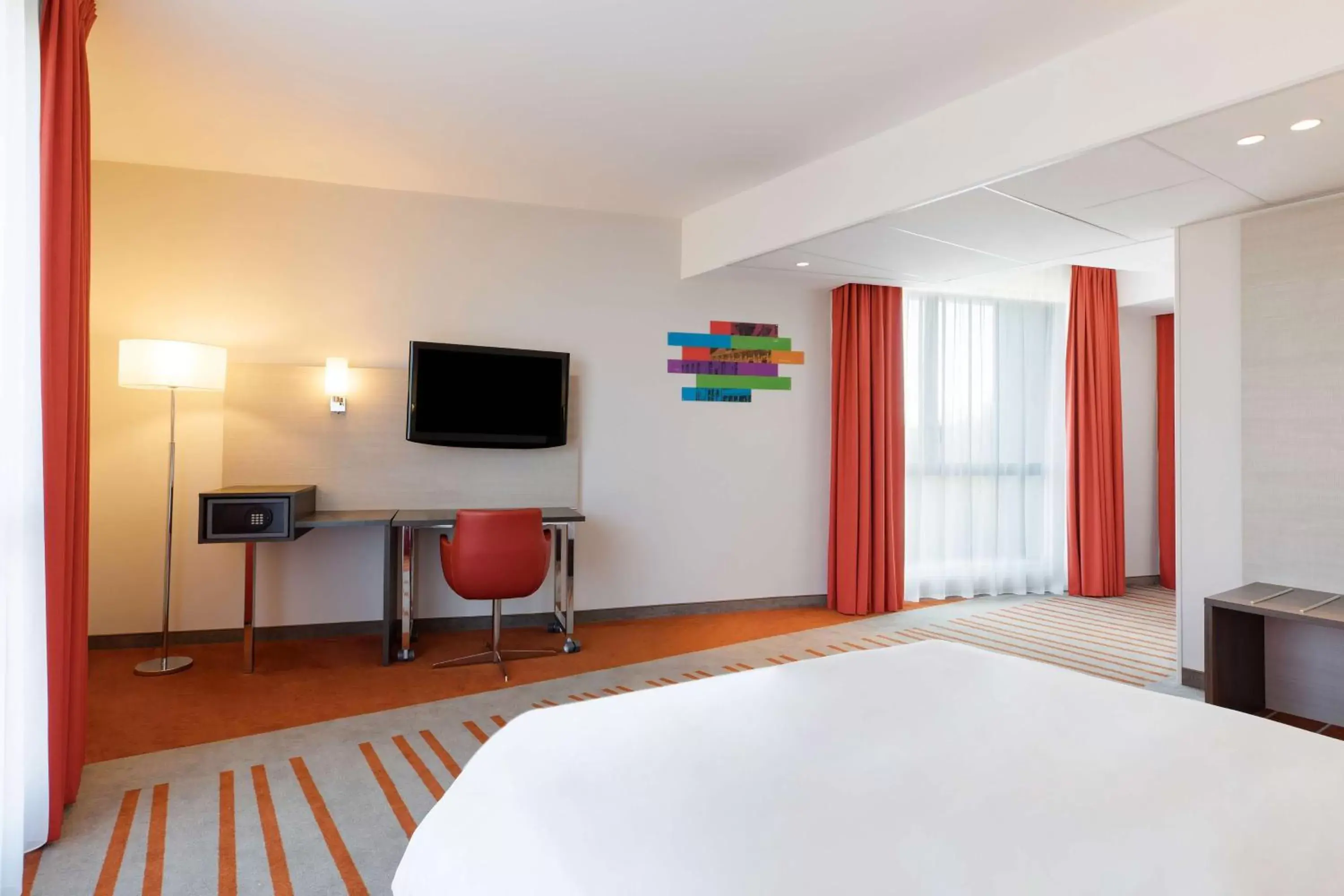 Bedroom, TV/Entertainment Center in Park Inn by Radisson Lille Grand Stade