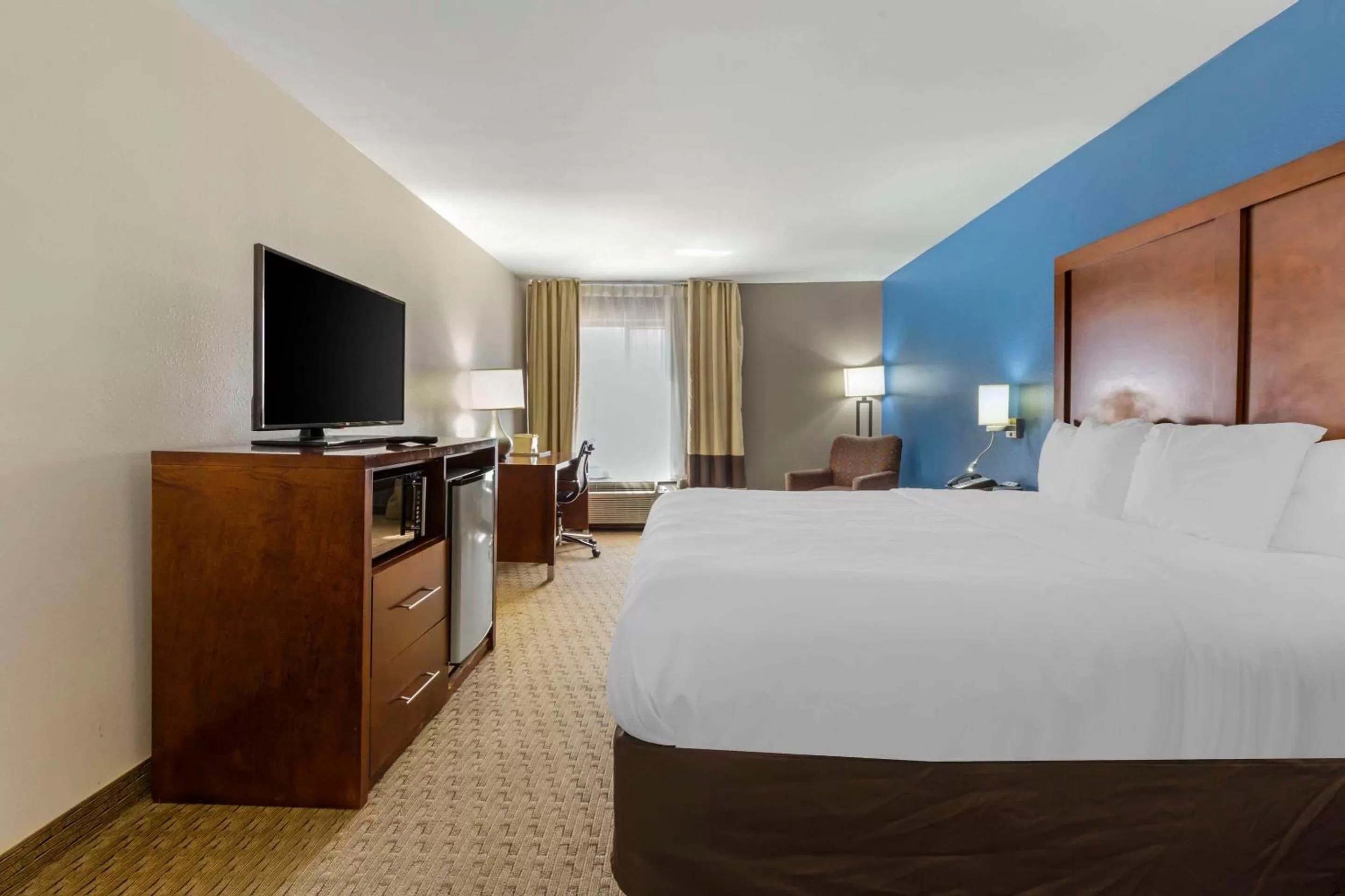 Bedroom, Bed in Comfort Inn Garner Clayton I-40