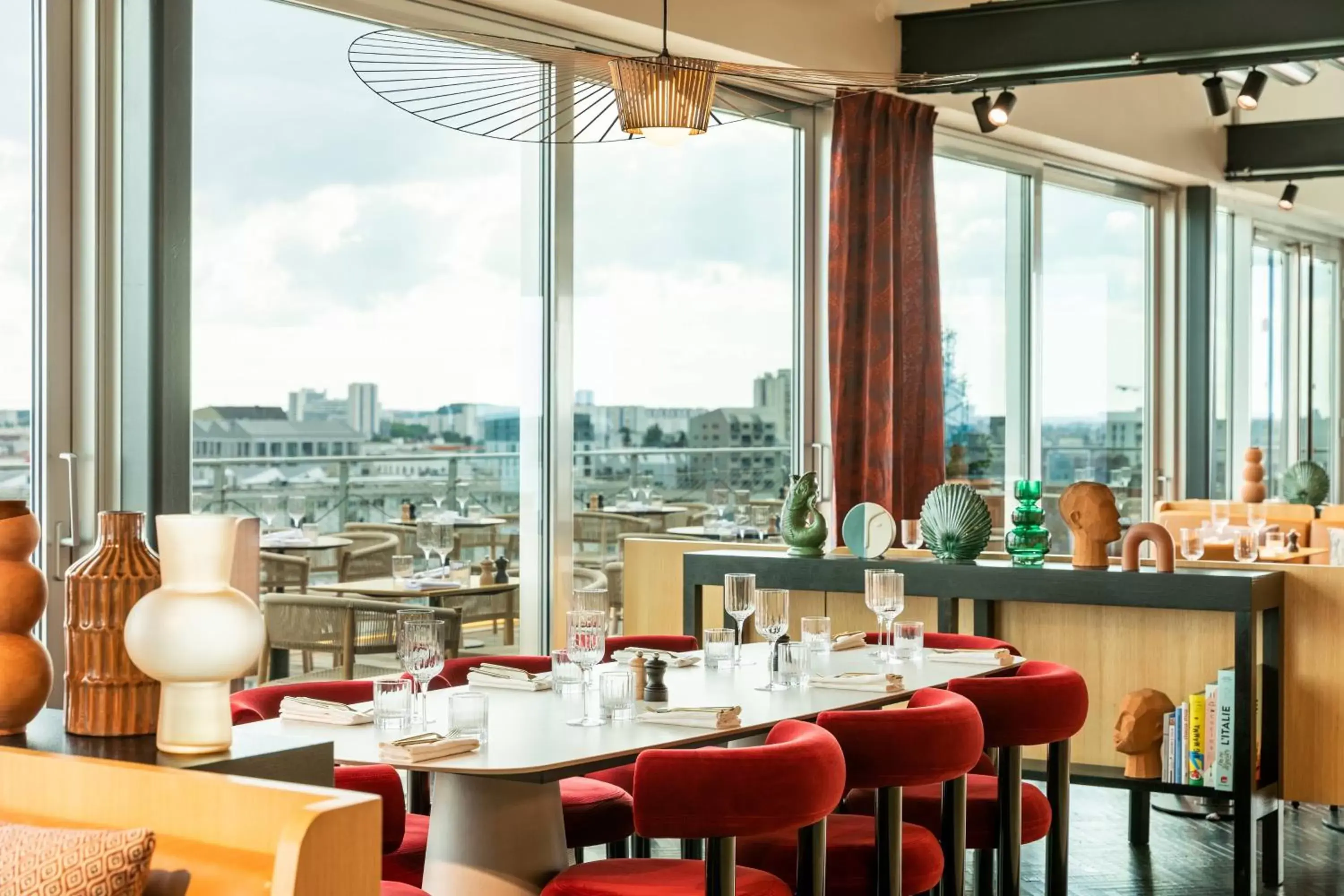 Restaurant/Places to Eat in Renaissance Bordeaux Hotel