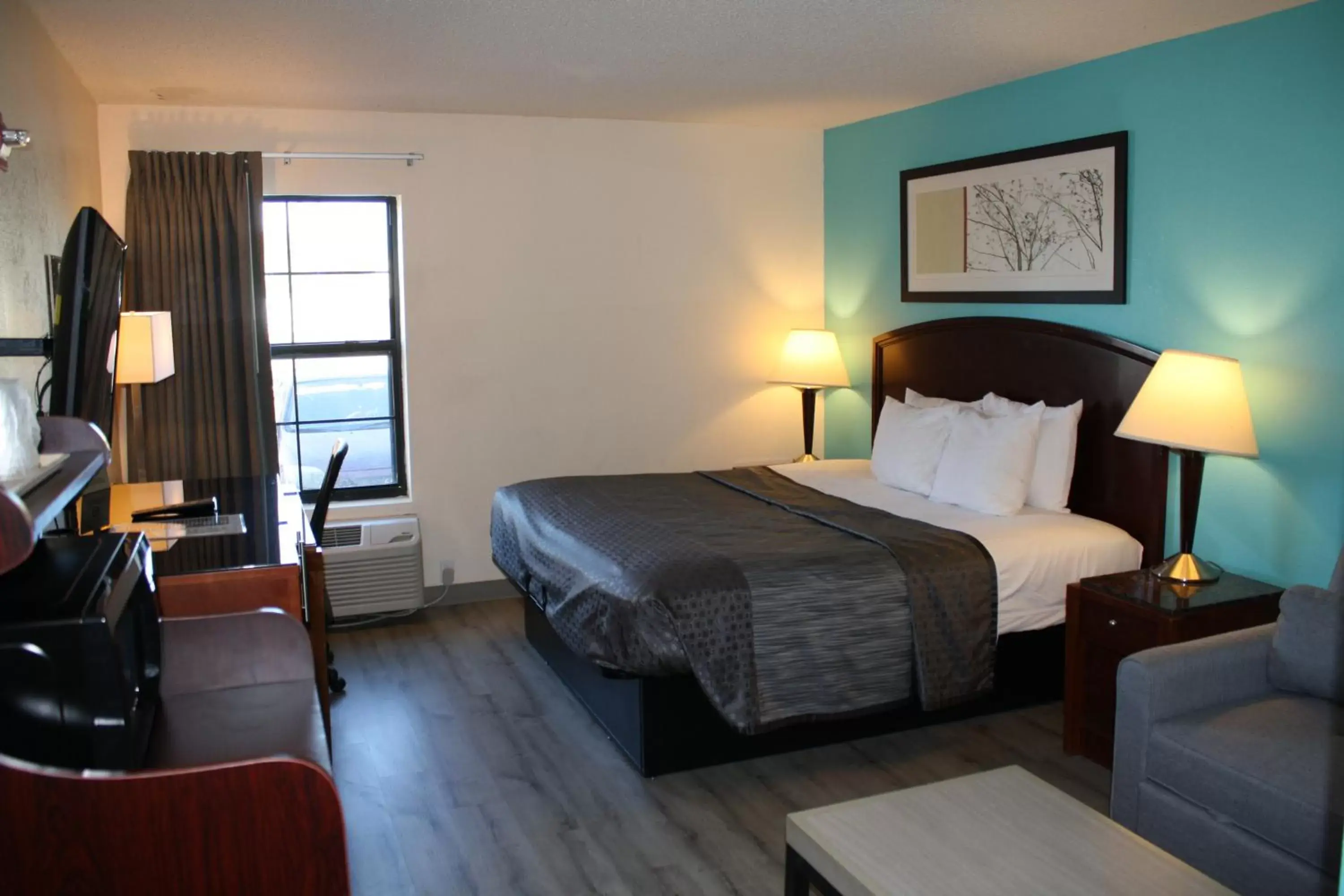 Property building, Bed in Executive Inn and Suites Wichita Falls