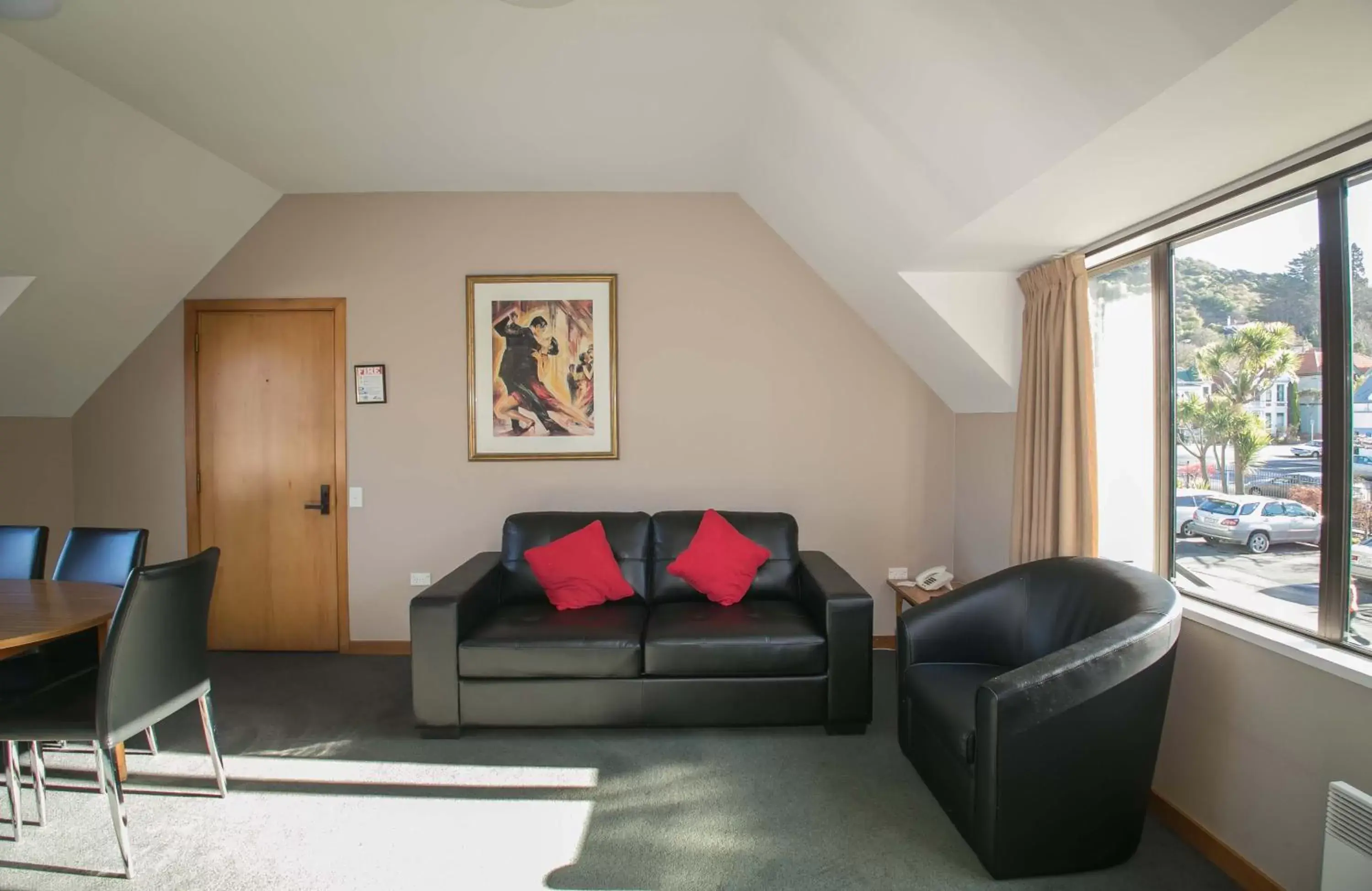 Living room, Seating Area in Allan Court Motel