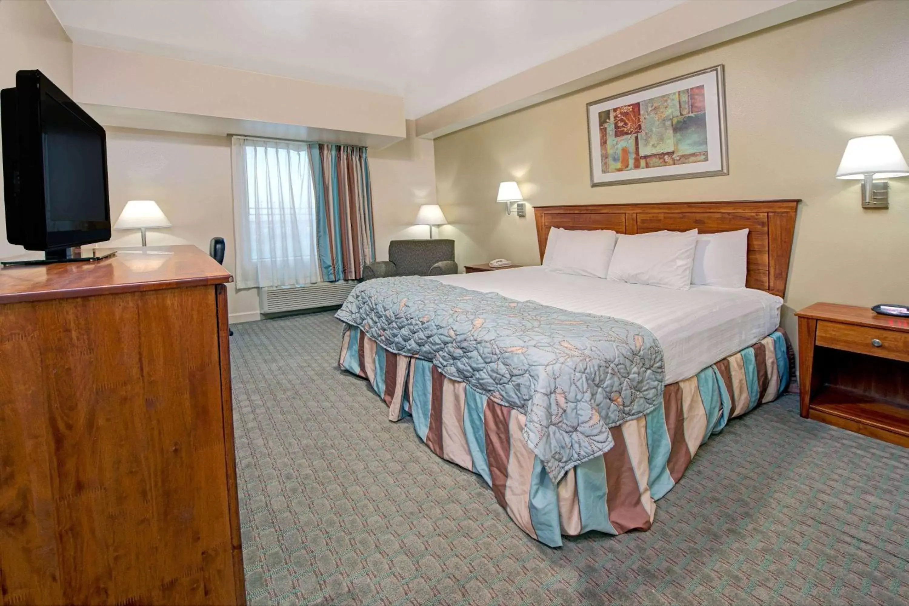 Photo of the whole room, Bed in Days Inn by Wyndham Downtown St. Louis