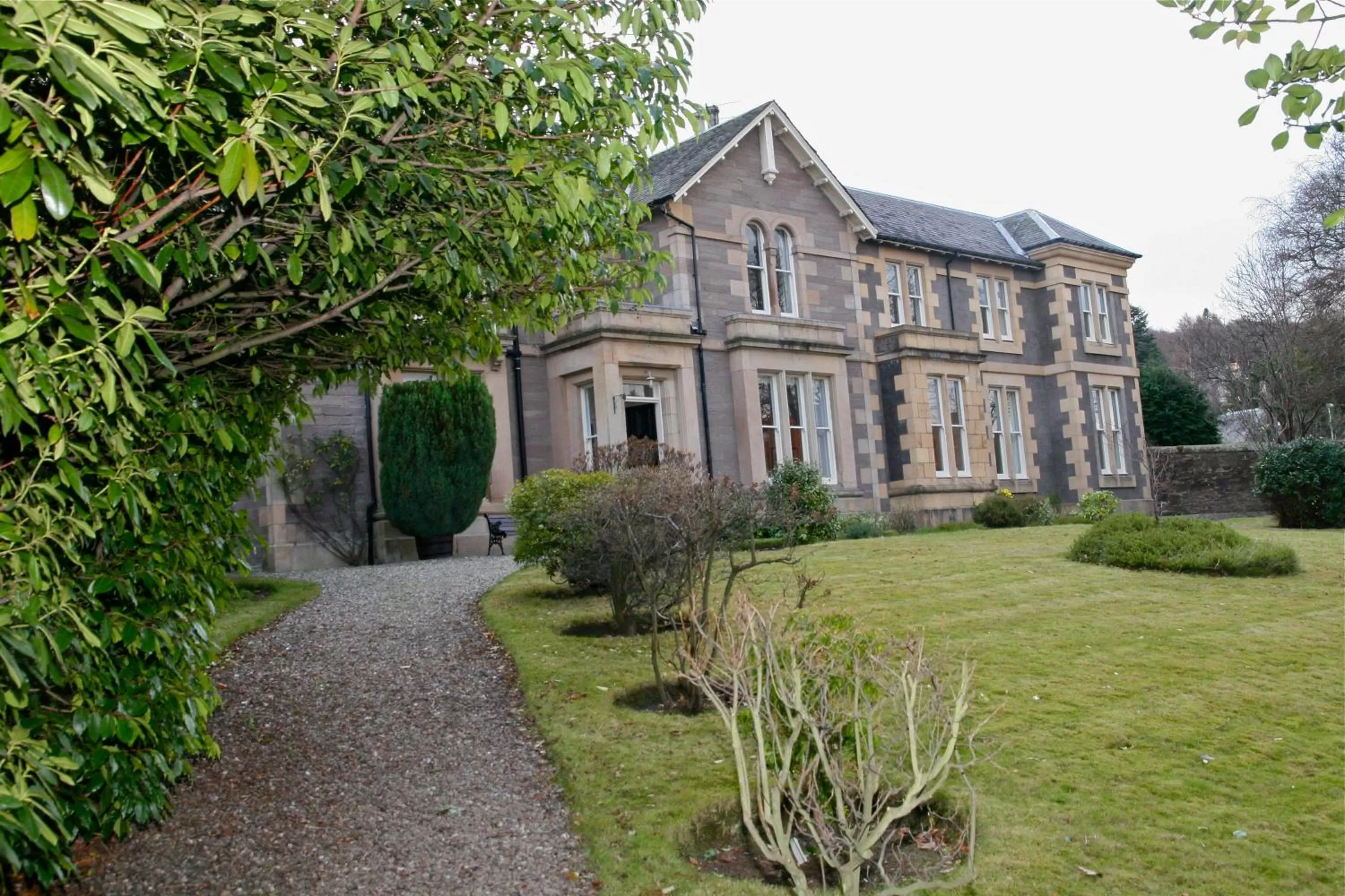 Facade/entrance in Sunbank House Metro Hotel