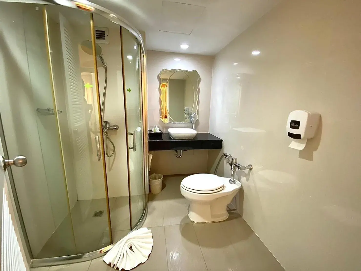 Toilet, Bathroom in Thongtarin Hotel (SHA Plus)
